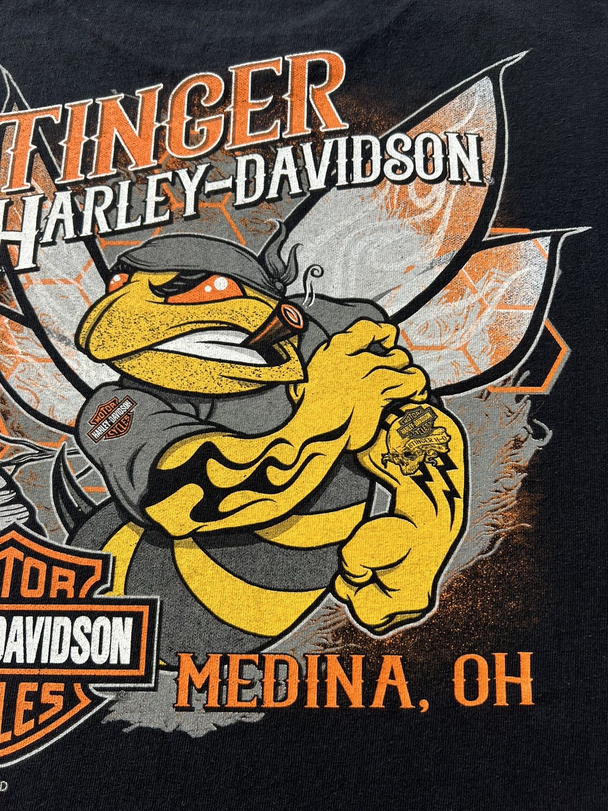 Harley Davidson Vintage 2016 Harley Davidson Bumblebee Stinger Black T-shirt Size US L / EU 52-54 / 3 - 14 Thumbnail