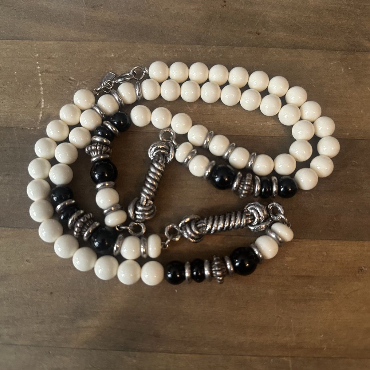Other × Vintage Vintage 1928 white and black lucite bead necklace Size ONE SIZE - 5 Thumbnail