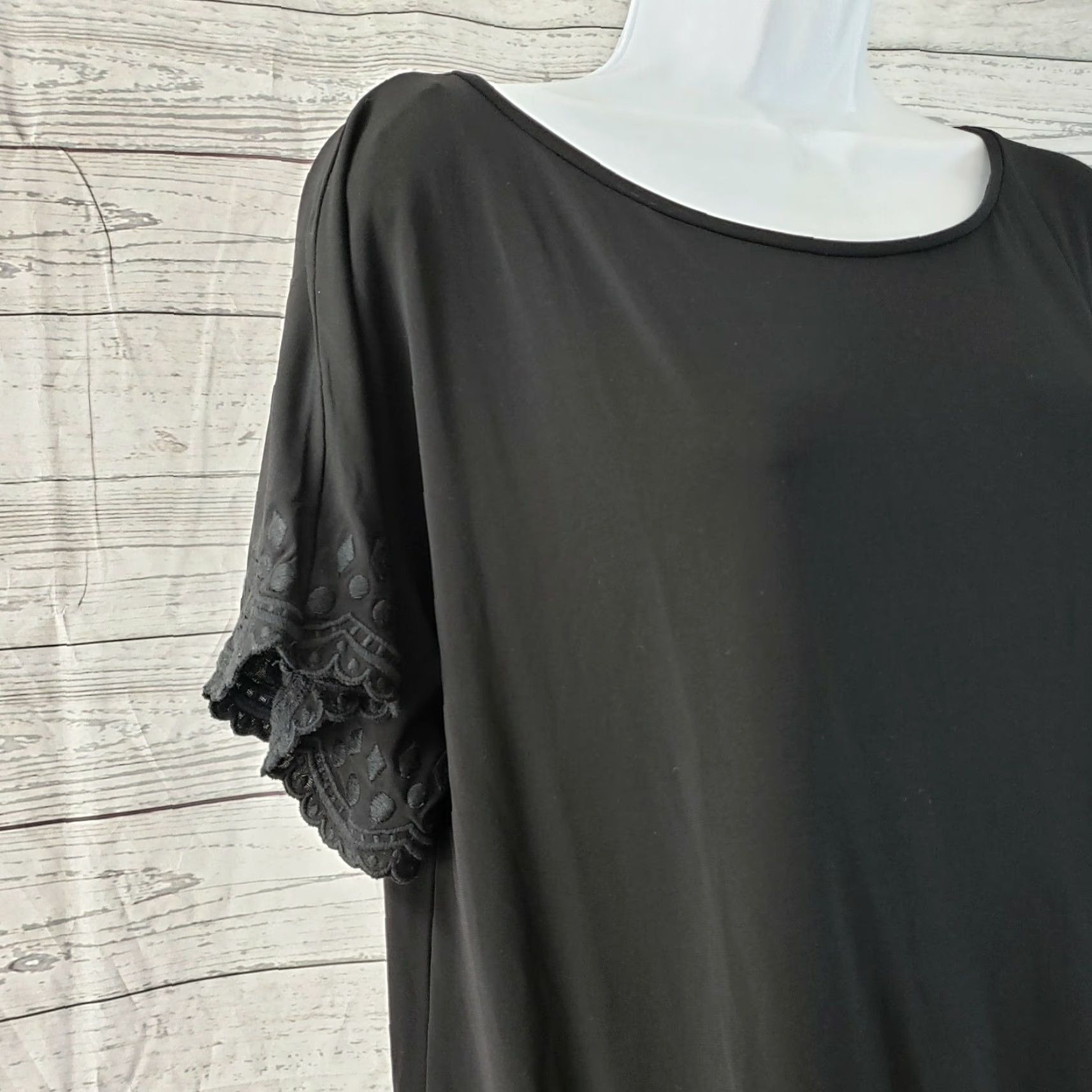Banana Republic Banana Republic Womens Top Sz Small Solid Black Scallop Short Sleeves Tie Waist Blouse Shirt Adult Small Womens Black Size S / US 4 / IT 40 - 2 Thumbnail