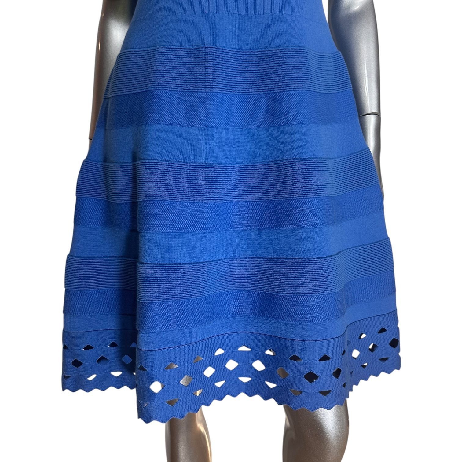 Saks Fifth Avenue Saks Fifth Avenue Blue Dress with Laser-Cut Hem & Short Slee Size M / US 6-8 / IT 42-44 - 5 Thumbnail