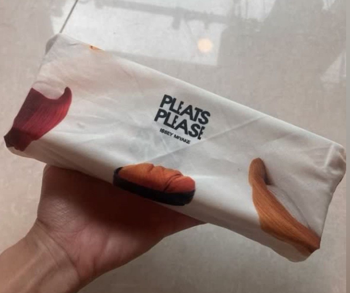 Issey Miyake × Pleats Please Issey Miyake Issey Miyake pleats please sushi bag pouch handkerchief Size ONE SIZE - 4 Thumbnail