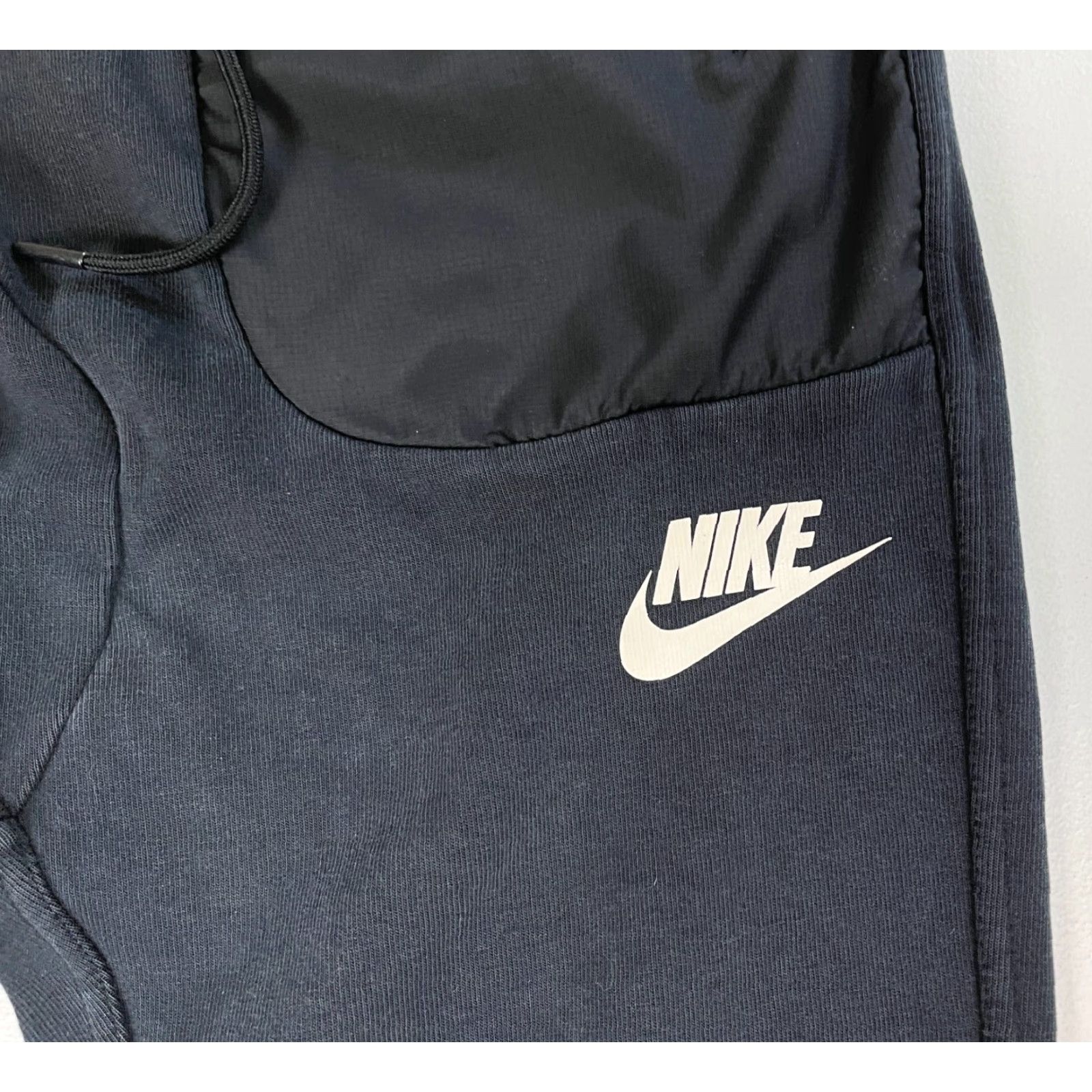 Nike Nike Sweatpants Men’s Athletic PANTS Black 27 in Inseam Size M Pockets Zipped 806674-010 Size US 31 - 7 Thumbnail