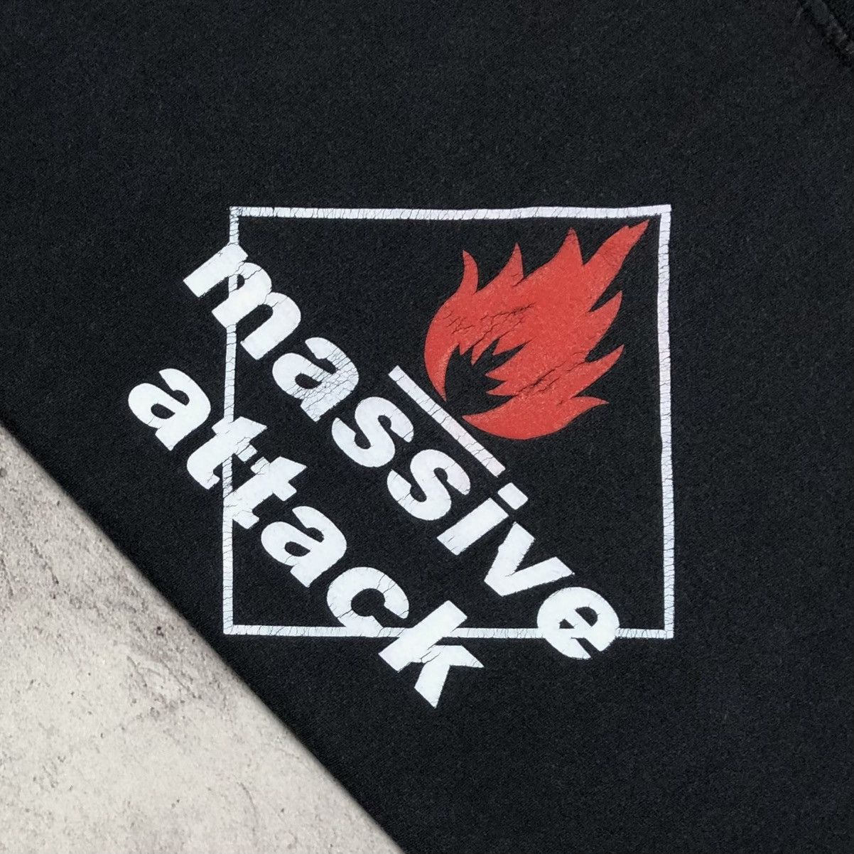 Vintage Vintage Massive Attack Blue Lines Tee Size US XXL / EU 58 / 5 - 9 Thumbnail