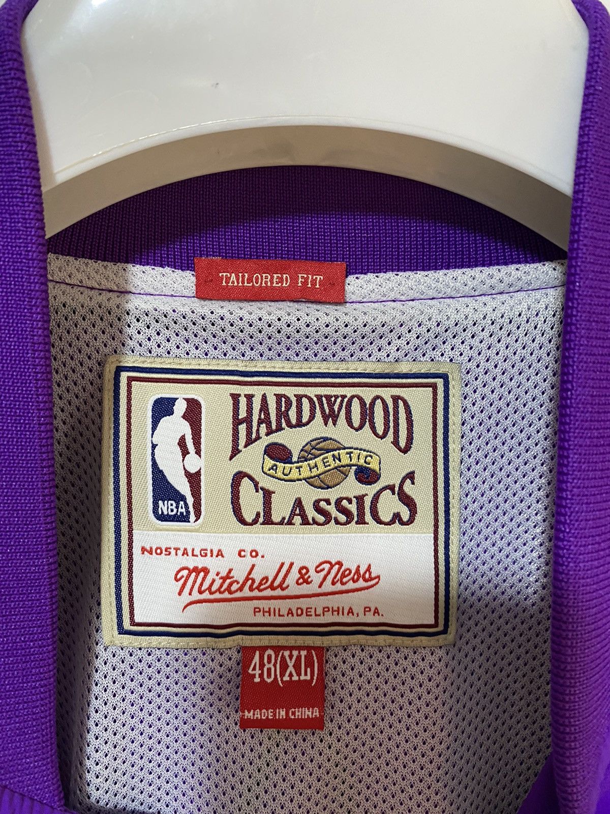 Mitchell & Ness Mitchell & Ness Raptor jacket size XL, black purple, used Size US XL / EU 56 / 4 - 5 Thumbnail
