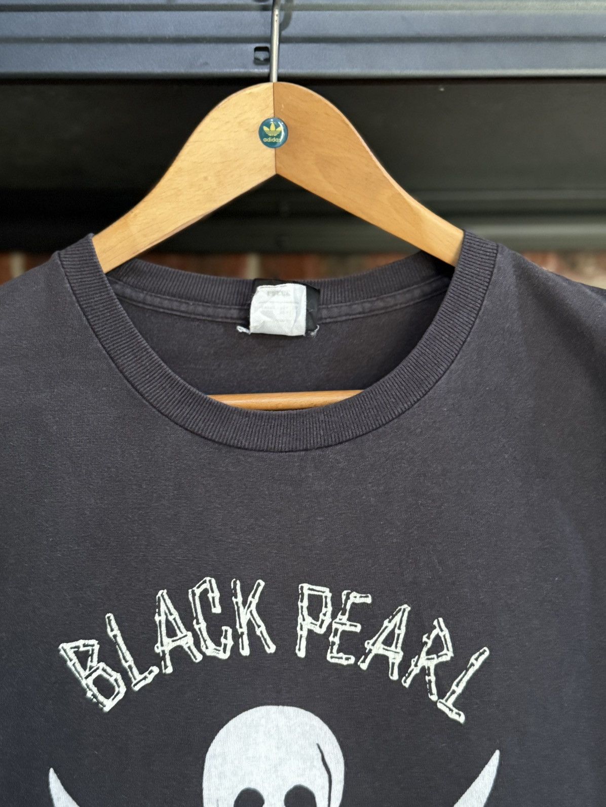 Vintage Vintage The Black Pearl Traveller Cheap Trip Sun Faded Tee Size US L / EU 52-54 / 3 - 4 Thumbnail