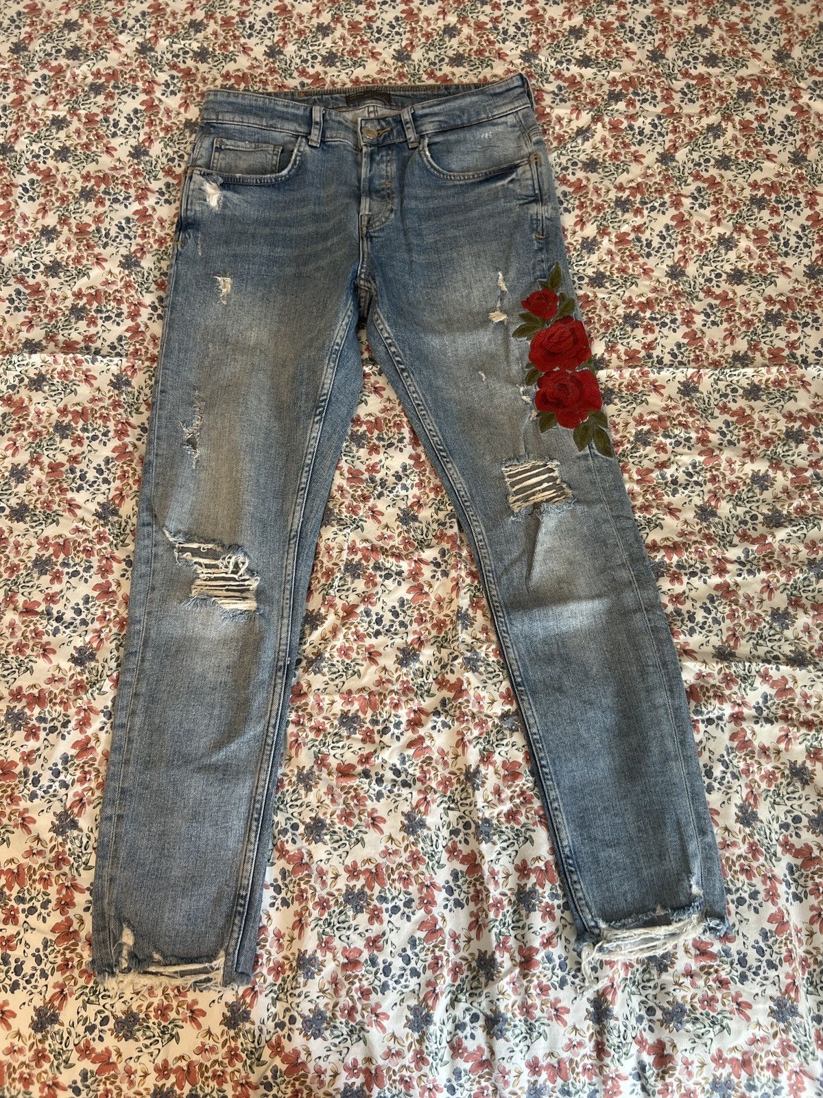 Zara Zara rose embroidered jeans Size US 30 / EU 46 - 1 Thumbnail