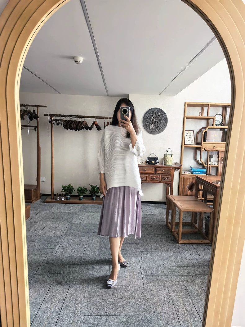 Issey Miyake Issey Miyake size:one size A white striped top Size S / US 4 / IT 40 - 4 Thumbnail