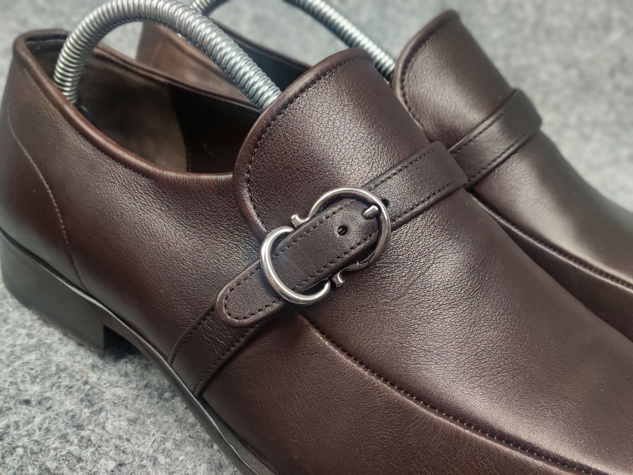 Salvatore Ferragamo Salvatore Ferragamo Terence Apron Toe Loafer Logo Shoes Size US 9 / EU 42 - 16 Thumbnail