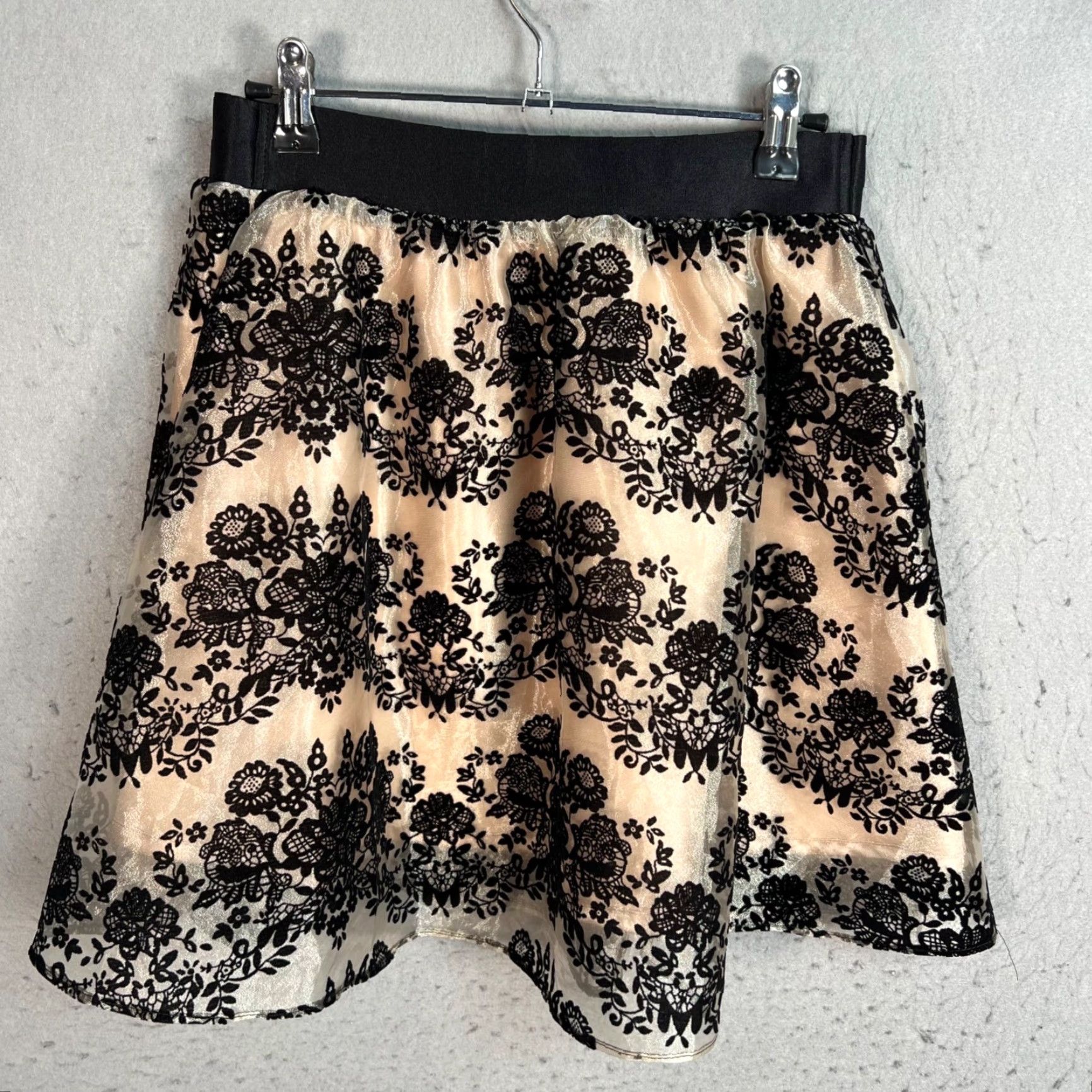 Express VINTAGE Express Skirt XS Black Lace Overlay Beige Lining Polyester Elastic Waist Womens Size 26" / US 2 / IT 38 - 2 Thumbnail