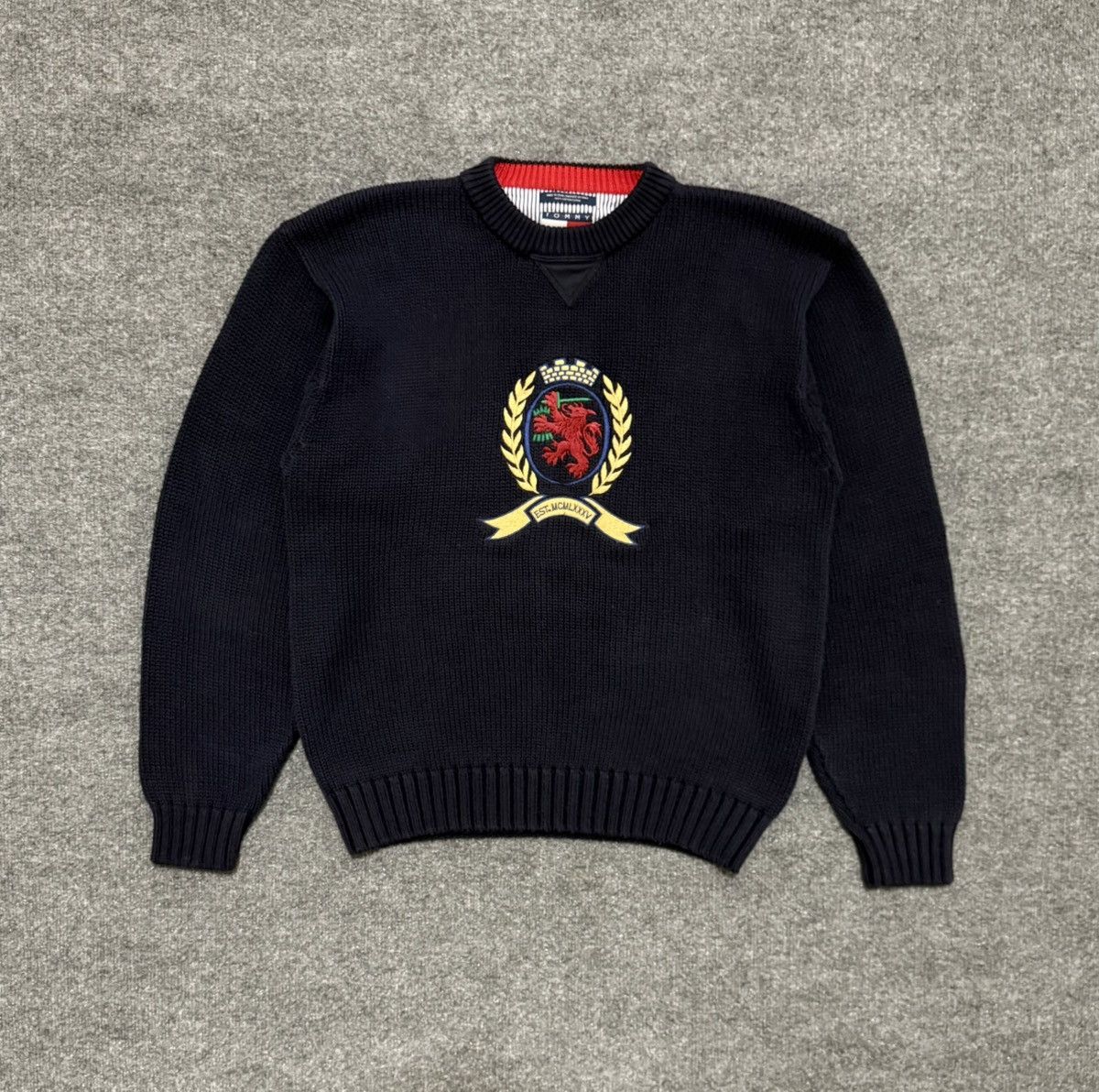 Tommy Hilfiger Vintage Tommy Hilfiger Crest Logo Knit Sweater L Size US L / EU 52-54 / 3 - 1 Thumbnail