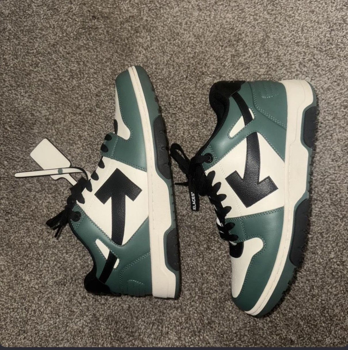 Off-White Out of office: Off-White Size US 11 / EU 44 - 2 Thumbnail