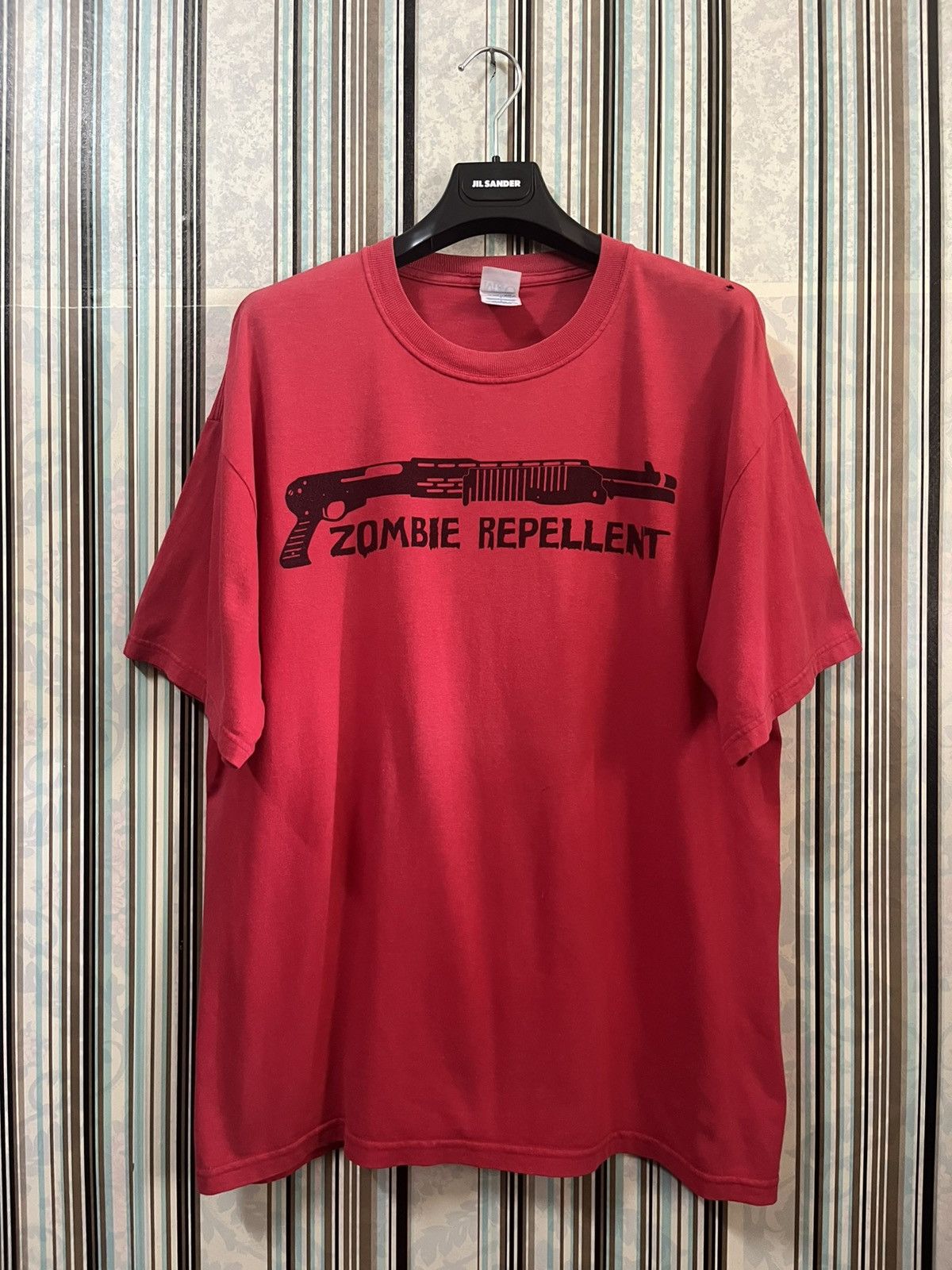 Vintage 2000s Resident evil zombie repellent capcom #F4 Size US L / EU 52-54 / 3 - 1 Thumbnail