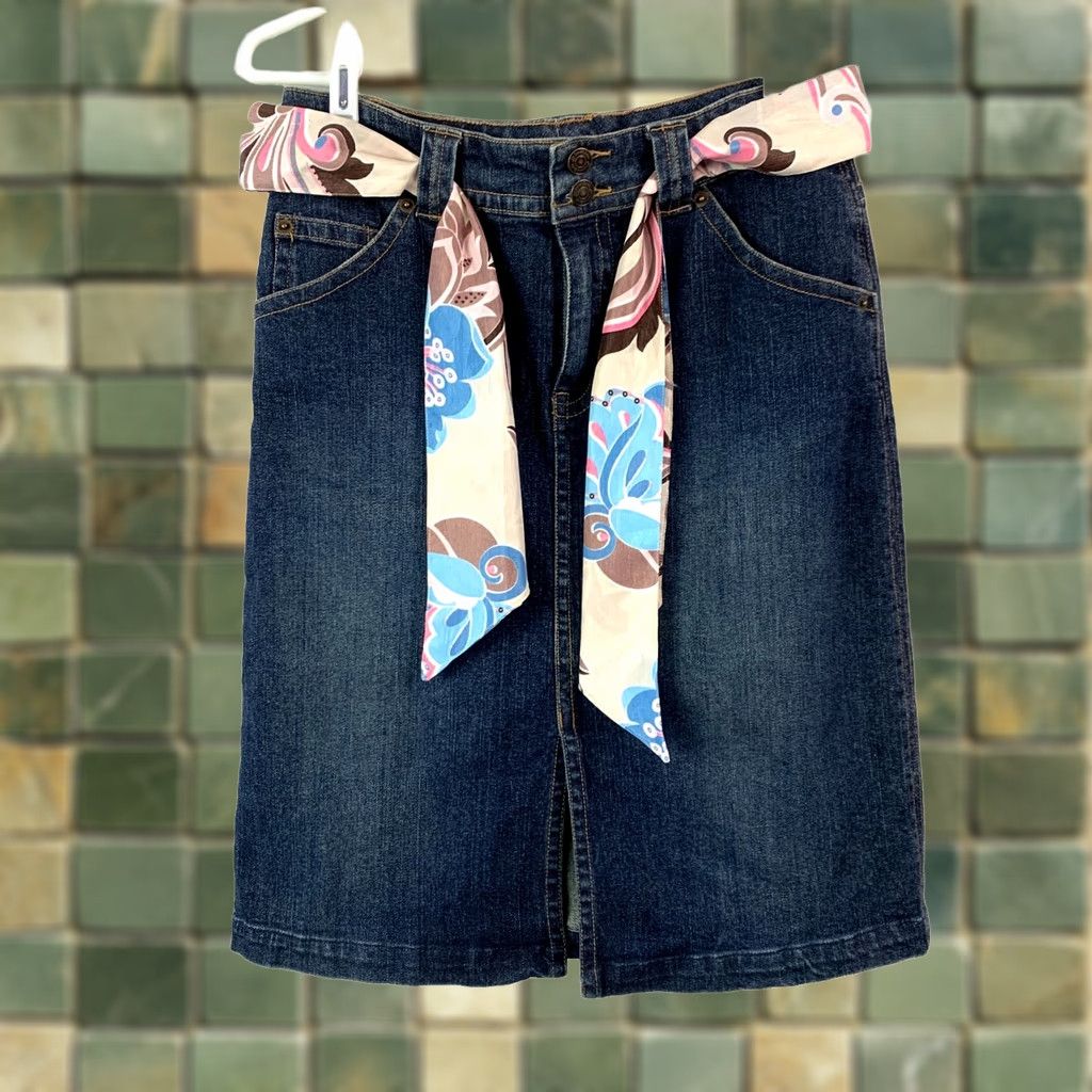 Vintage VINTAGE 90s St John's Bay Denim Midi Skirt Size 4 Blue Dark Wash Stretch Jeans Skirt Women's Size 27" / US 4 / IT 40 - 1 Thumbnail