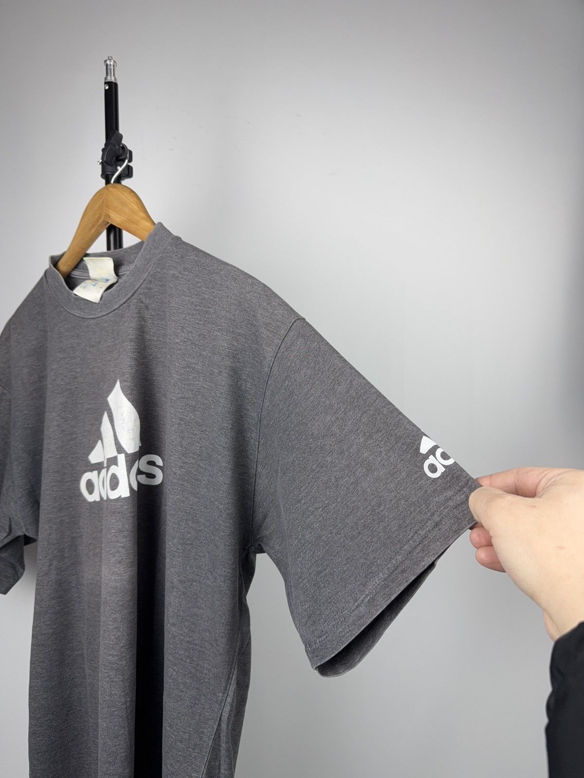 Adidas 90s Retro adidas Faded Grey Logo T-Shirt Vintage Sportswear Size US L / EU 52-54 / 3 - 6 Thumbnail