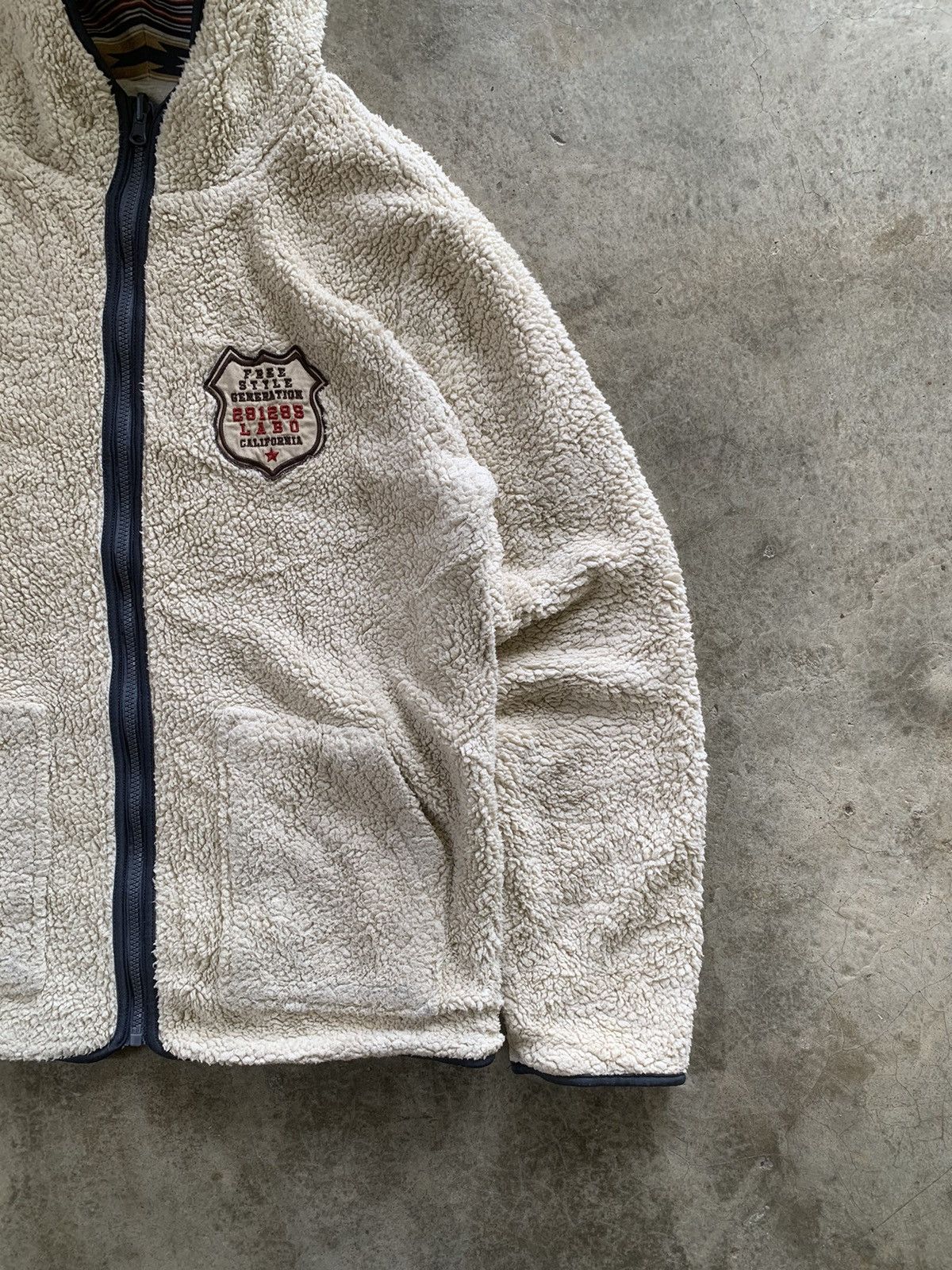 Japanese Brand rare 291295LABO reversible fleece/native design hoodie Size US L / EU 52-54 / 3 - 11 Thumbnail
