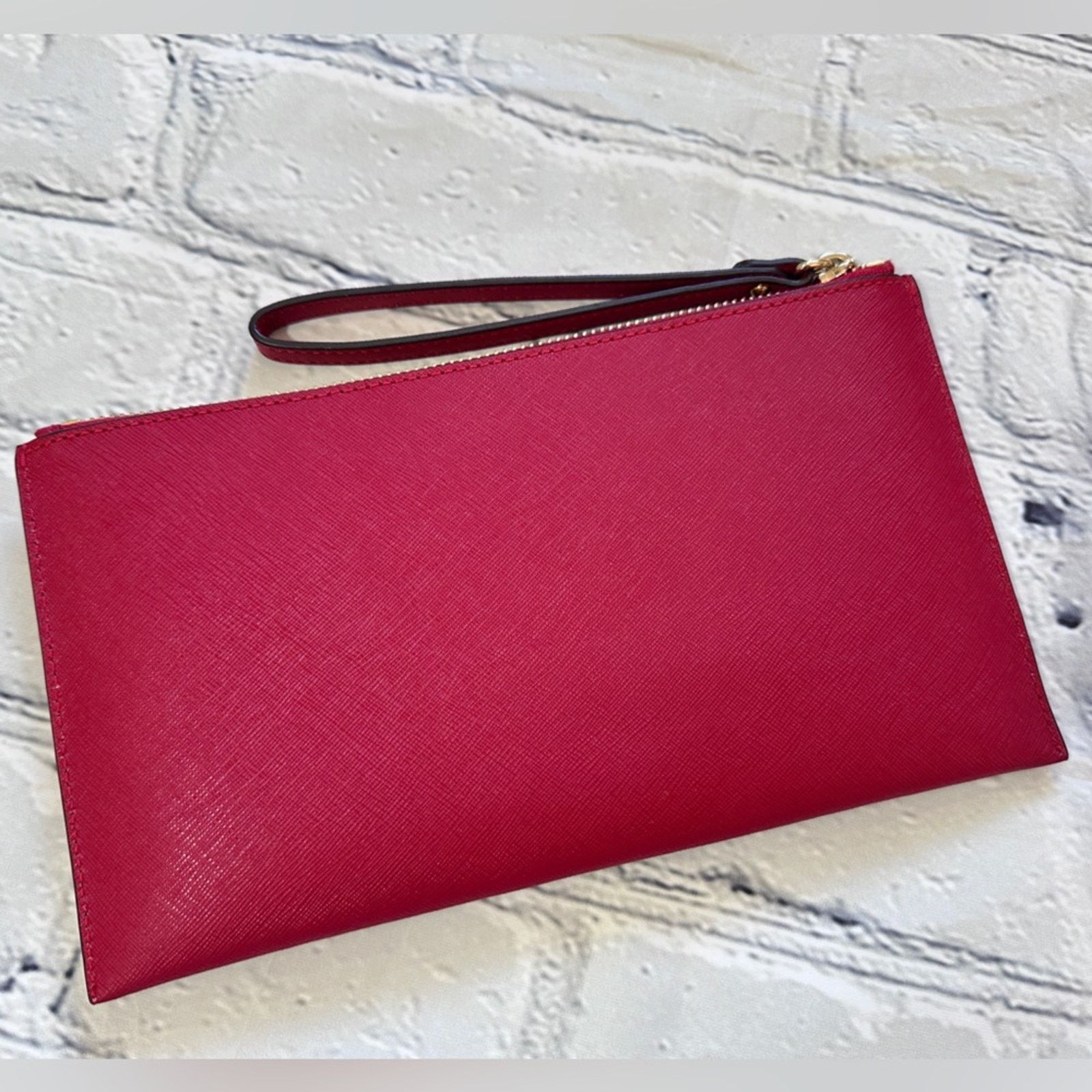 Michael Kors NWT Michael Kors Illustrations Beijing City Clutch in Red Size ONE SIZE - 2 Thumbnail