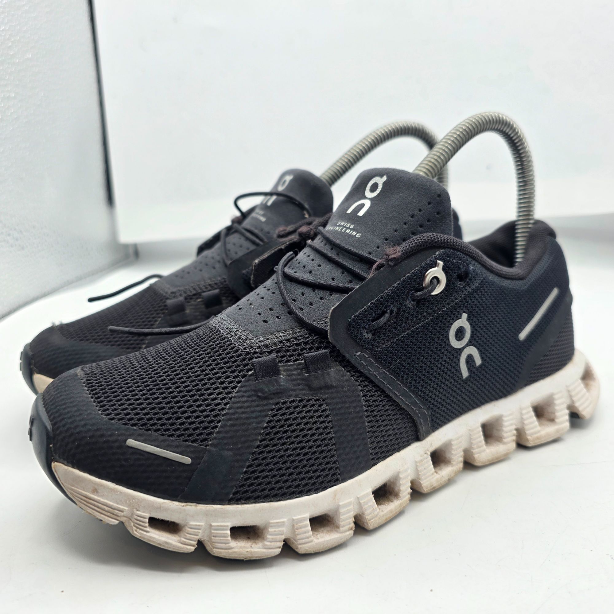 On On Cloud 5 Womens Size 6 Black Athletic Shoes Running Walkin Size US 6 / IT 36 - 4 Thumbnail