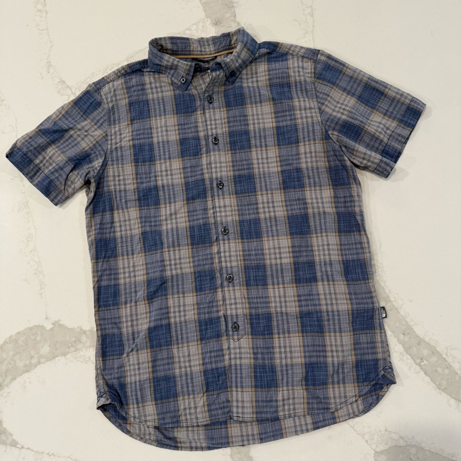 The North Face The North Face Short Sleeve Button Up Nylon Shirt Mens Small Size US S / EU 44-46 / 1 - 1 Thumbnail