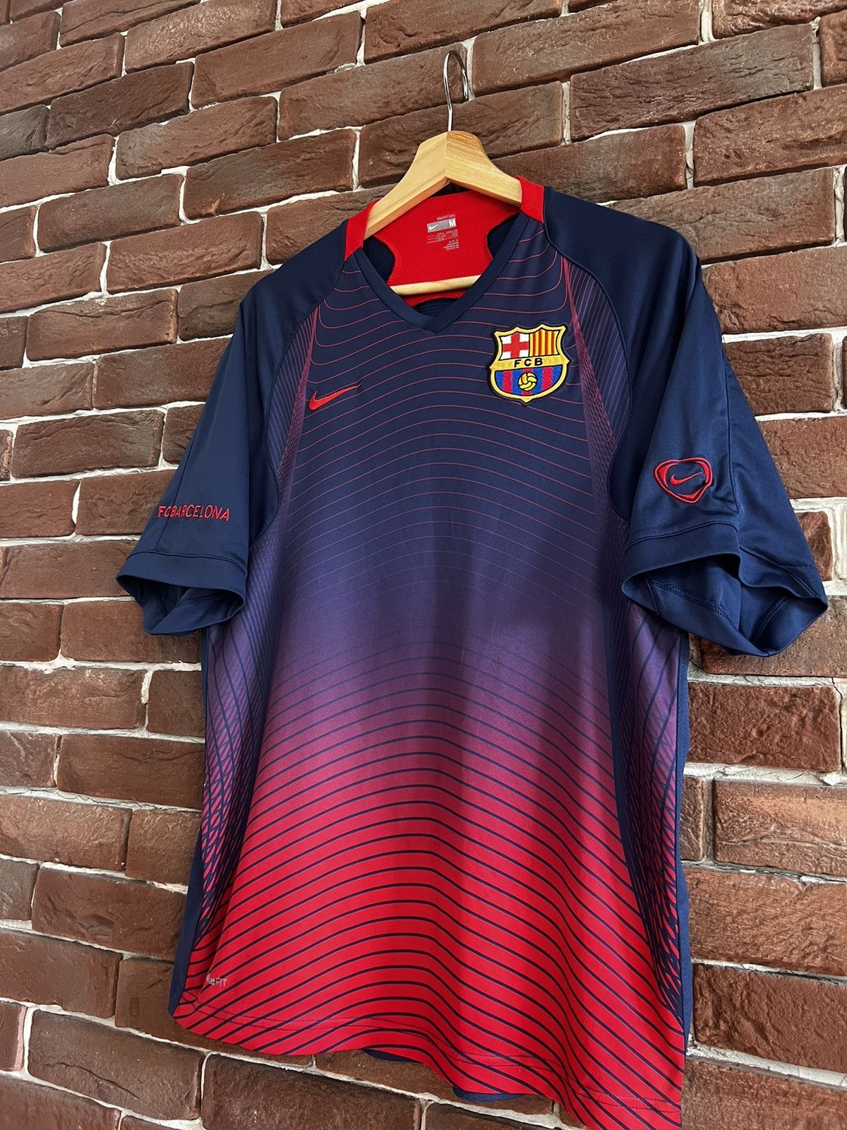 Nike Rare Vintage FC Barcelona Y2K Red Jersey Nike Swoosh Soccer Size US M / EU 48-50 / 2 - 4 Thumbnail