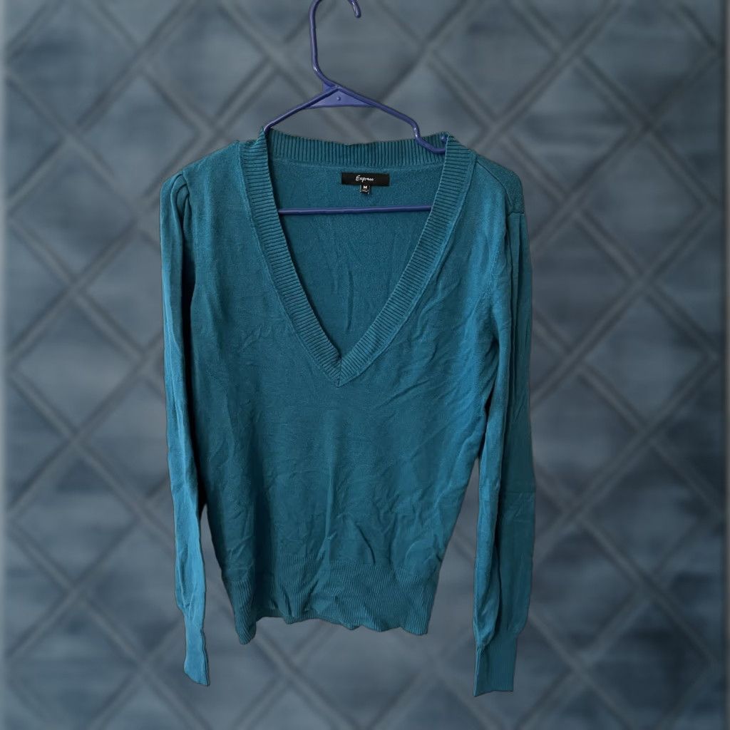 Express Express Women’s Blue Knit Pullover Sweater Long Sleeve V-Neck Medium Casual All Seasons Size M / US 6-8 / IT 42-44 - 1 Thumbnail