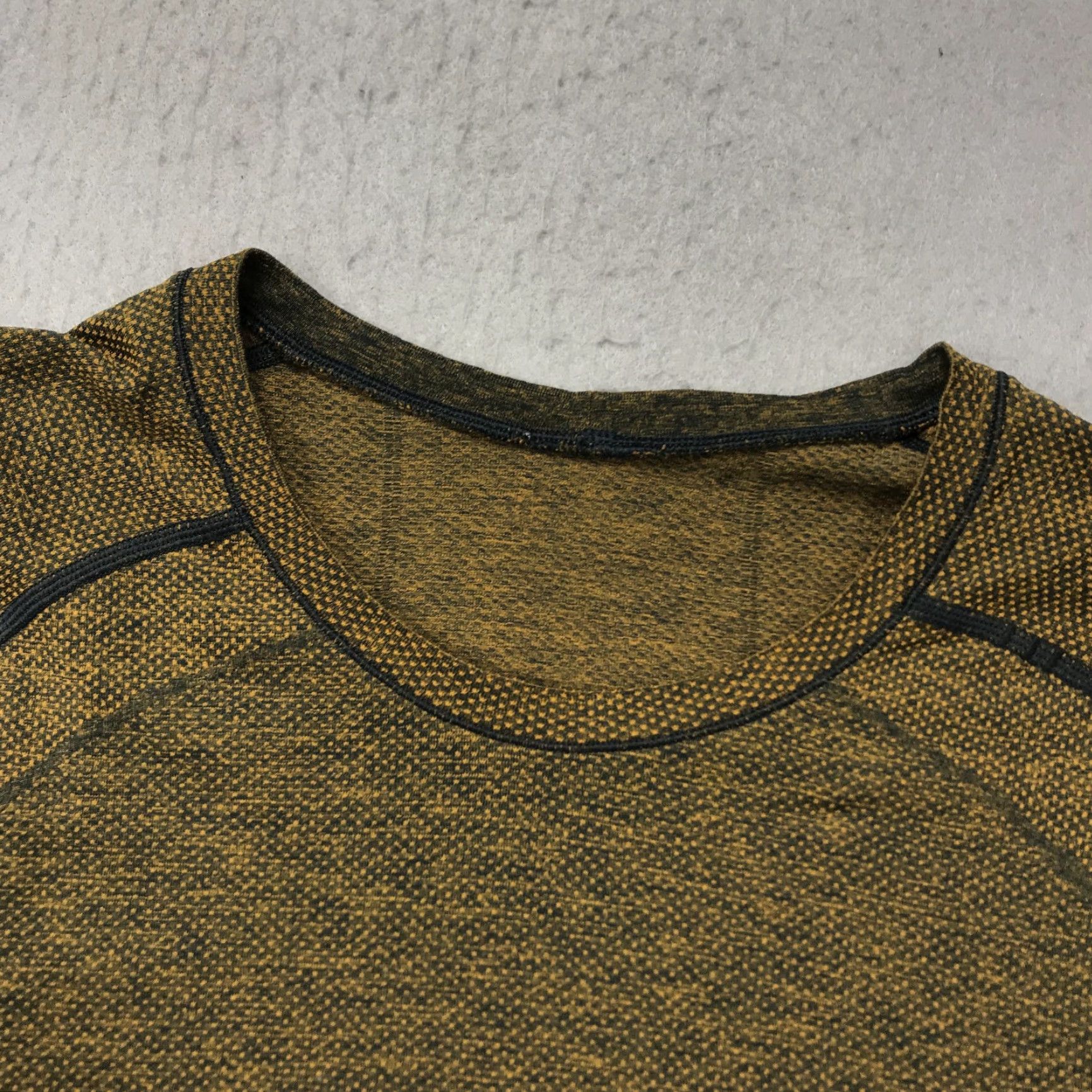 Lululemon Lululemon Shirt Mens Large Brown Long Sleeve Metal Vent Athleisure Gym Yoga Size US L / EU 52-54 / 3 - 4 Thumbnail