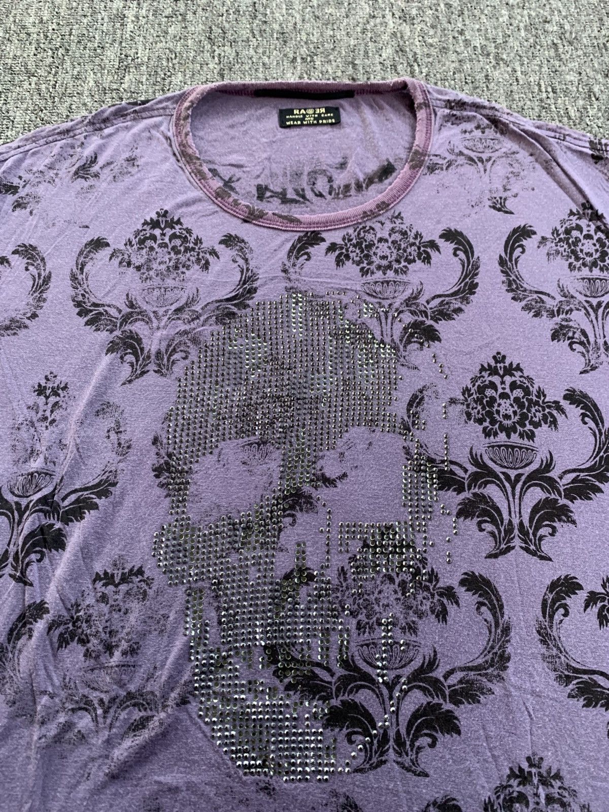 Japanese Brand Rarer Die Hard Poem Skull Gothic Distressed Purple Tshirt Size US L / EU 52-54 / 3 - 2 Thumbnail