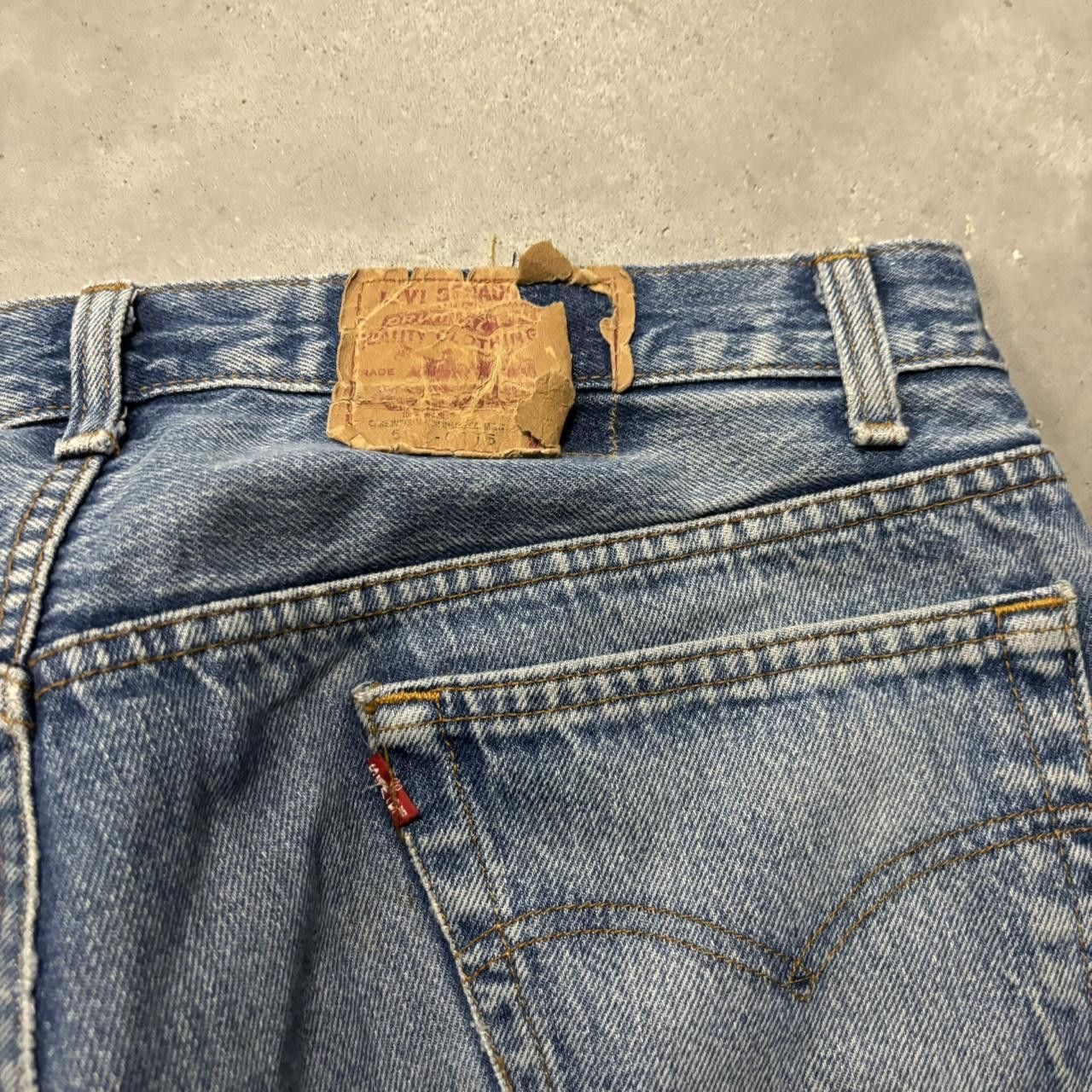 Levi's × Vintage Crazy Vintage 90s Grunge Levi’s 501 Faded Medium Wash Distressed Denim Jeans! Size US 36 / EU 52 - 7 Thumbnail