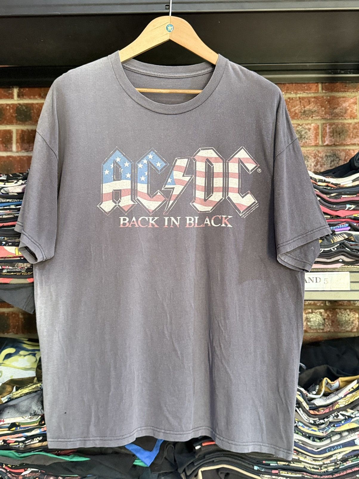 Vintage Thrashed Vintage ACDC Back In Black Promo Sun Faded Tee Size US XXL / EU 58 / 5 - 1 Thumbnail