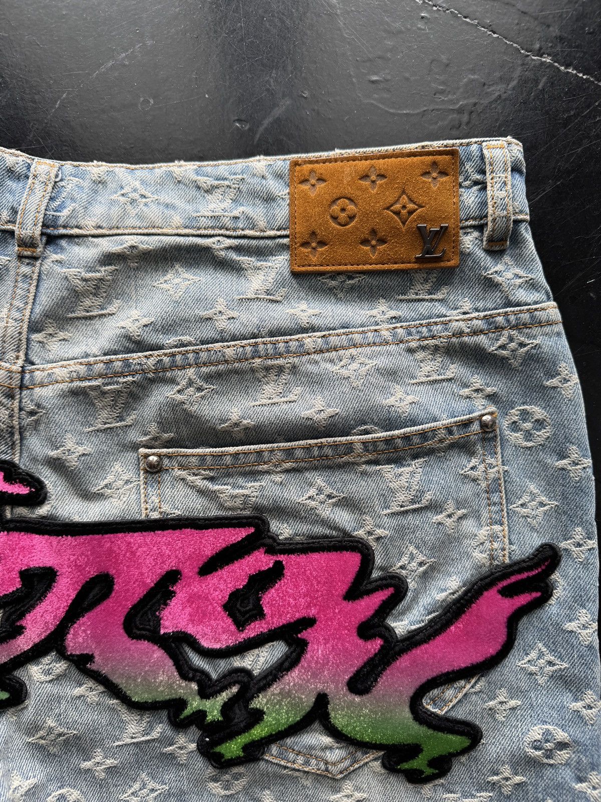 Louis Vuitton Louis Vuitton Graffiti Denim Size US 33 - 5 Thumbnail