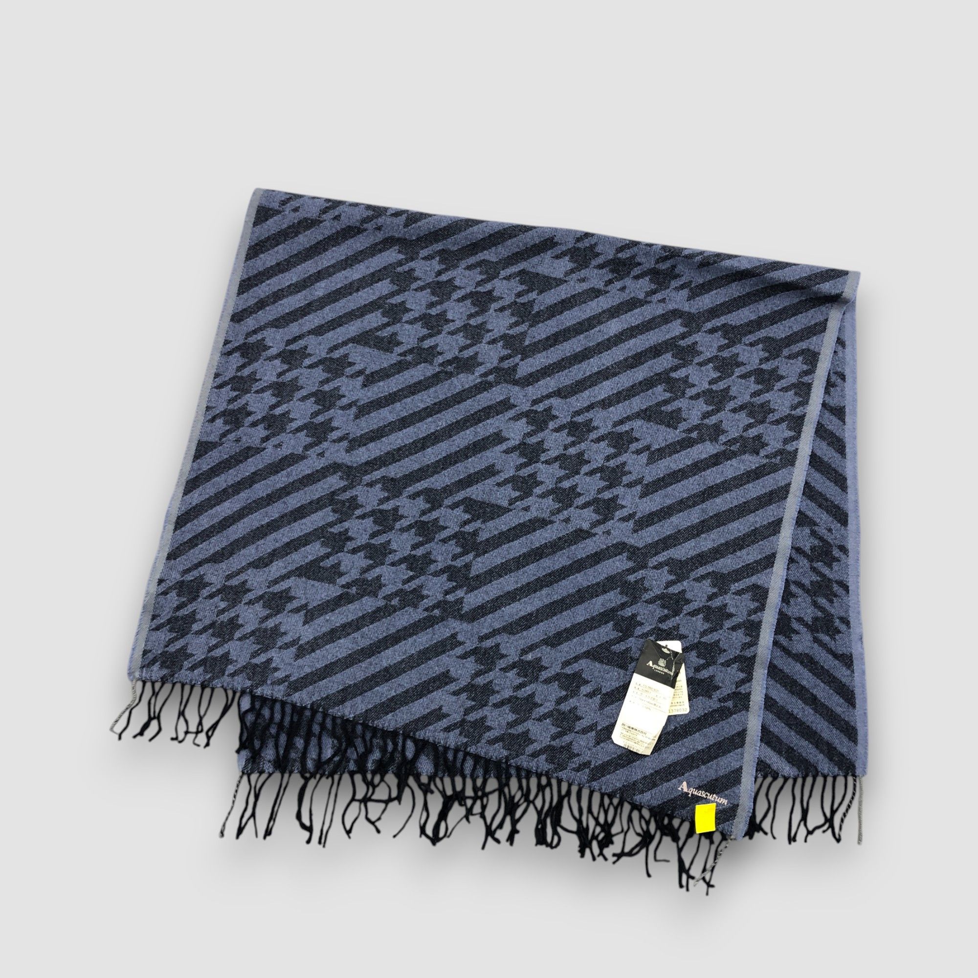Aquascutum NWT Vintage Aquascutum Scarf Houndstooth Fringe Wool Scarves Size ONE SIZE - 3 Thumbnail