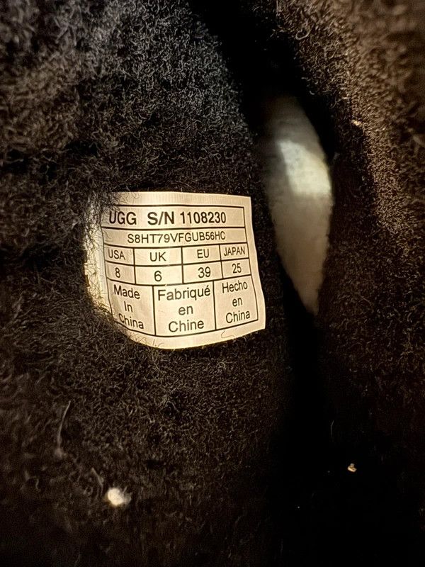 Ugg UGG Classic Short Ugg Rubber Logo Black Winter Boots size 39 Size US 8 / IT 38 - 12 Thumbnail