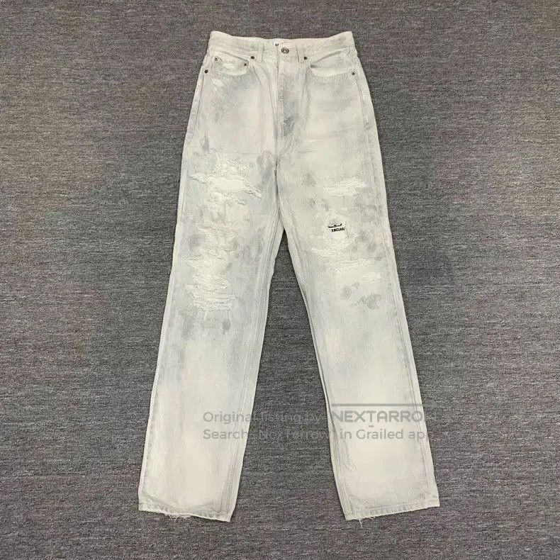 Balenciaga Balenciaga White Distressed Denim Jeans. Size US 26 / EU 42 - 1 Thumbnail