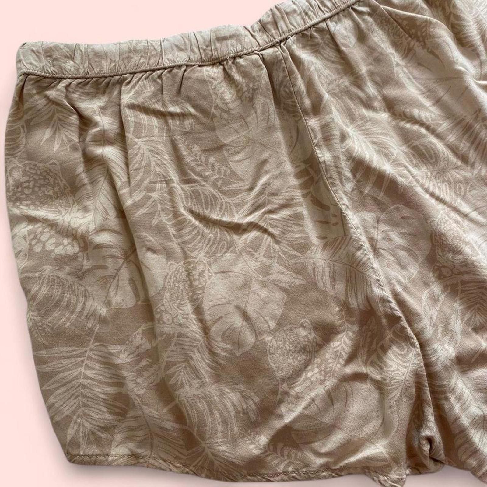 H&M Tan H&M summer shorts -low rise Size 27" / US 4 / IT 40 - 3 Thumbnail