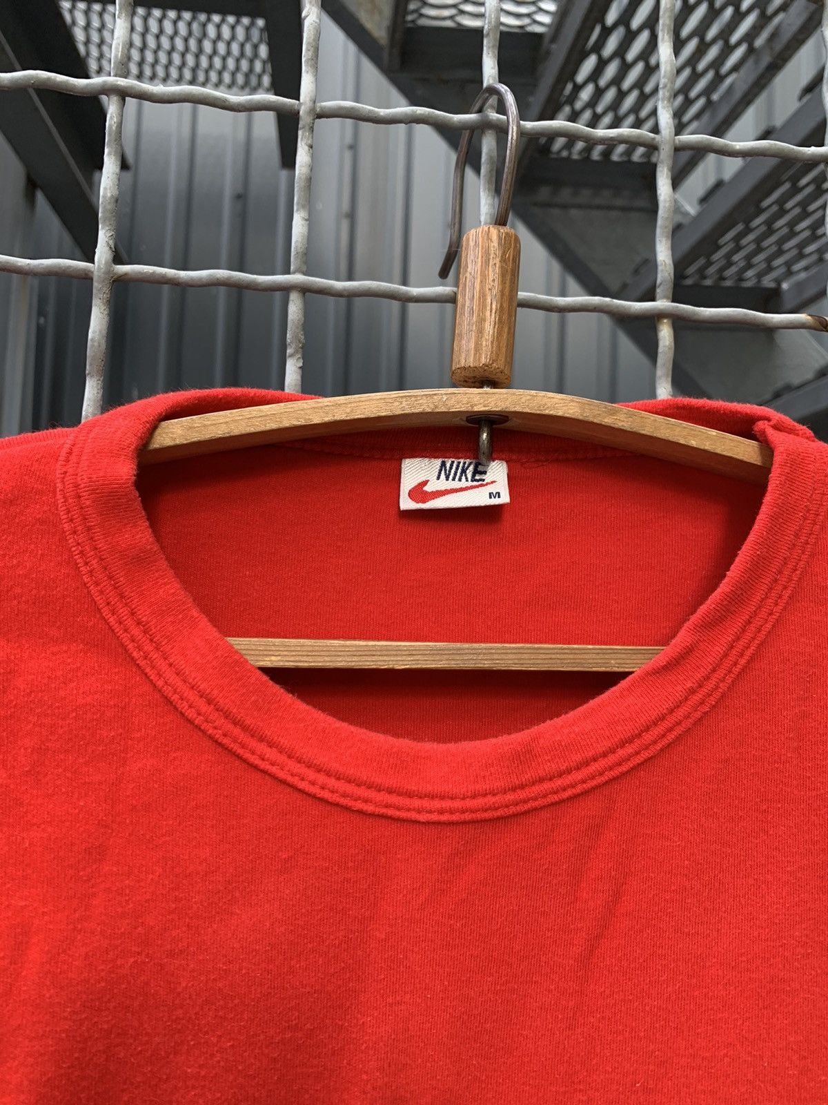 Nike Vintage Nike Y2K Streetwear Sleevless Shirt Big Logo Size US M / EU 48-50 / 2 - 2 Thumbnail