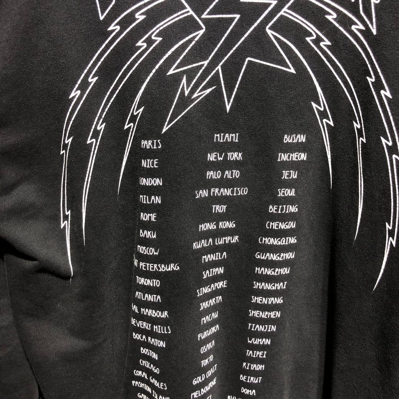 Givenchy Givenchy World tour distressed pull over hoodie Size US L / EU 52-54 / 3 - 3 Thumbnail