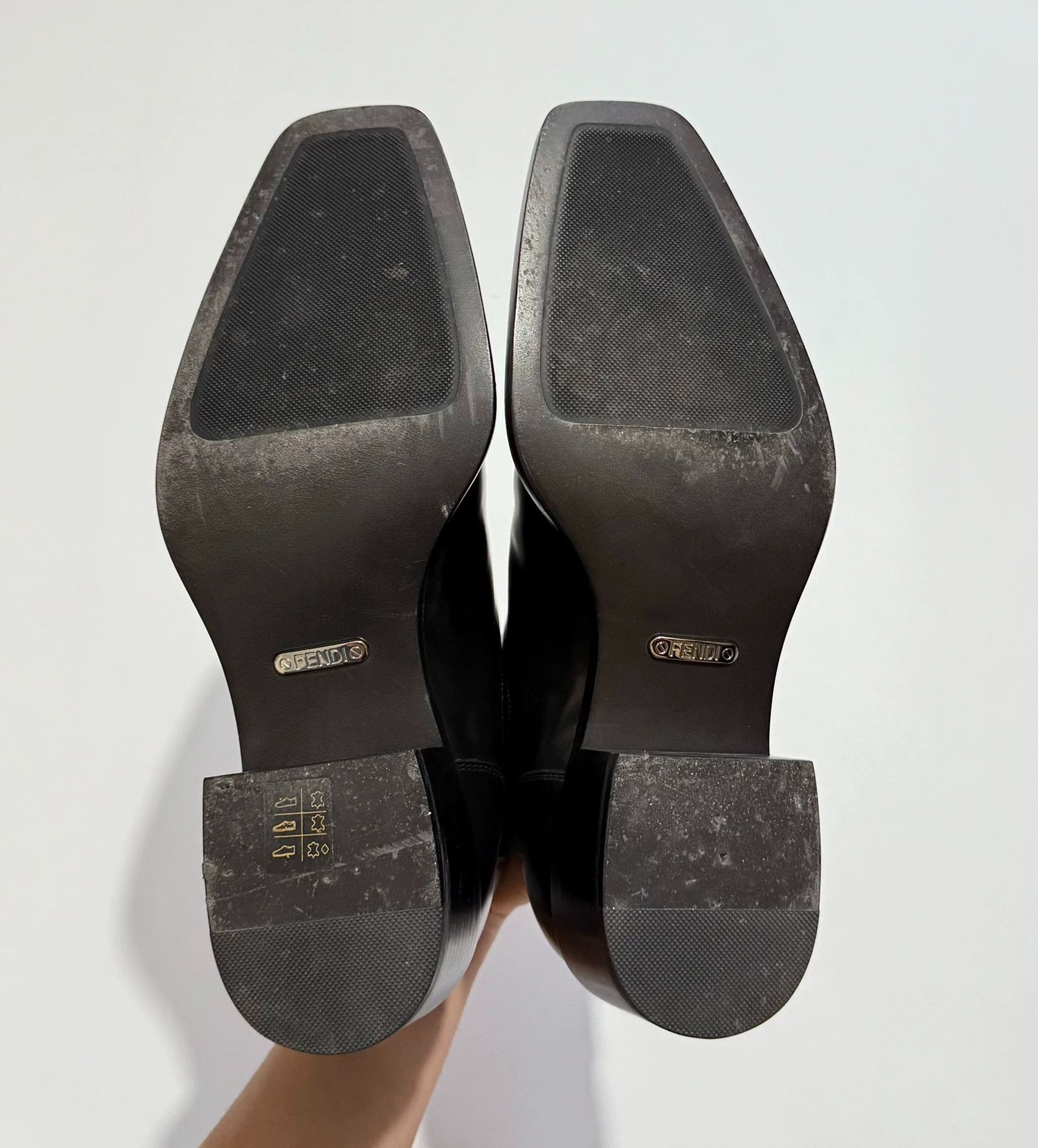 Fendi Fendi FF Logo Embroidered Chelsea Boots Black Calfskin 6 Size US 6 / EU 39 - 7 Thumbnail