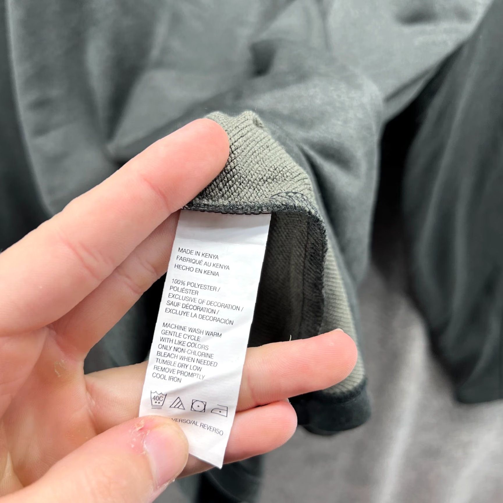 Izod Izod Sweater Men Large Adult Gray Performance Fleece Pullover V Neck Knit Pullover Regular Size L Gray Mens All Seasons 4518967 Size US L / EU 52-54 / 3 - 4 Thumbnail