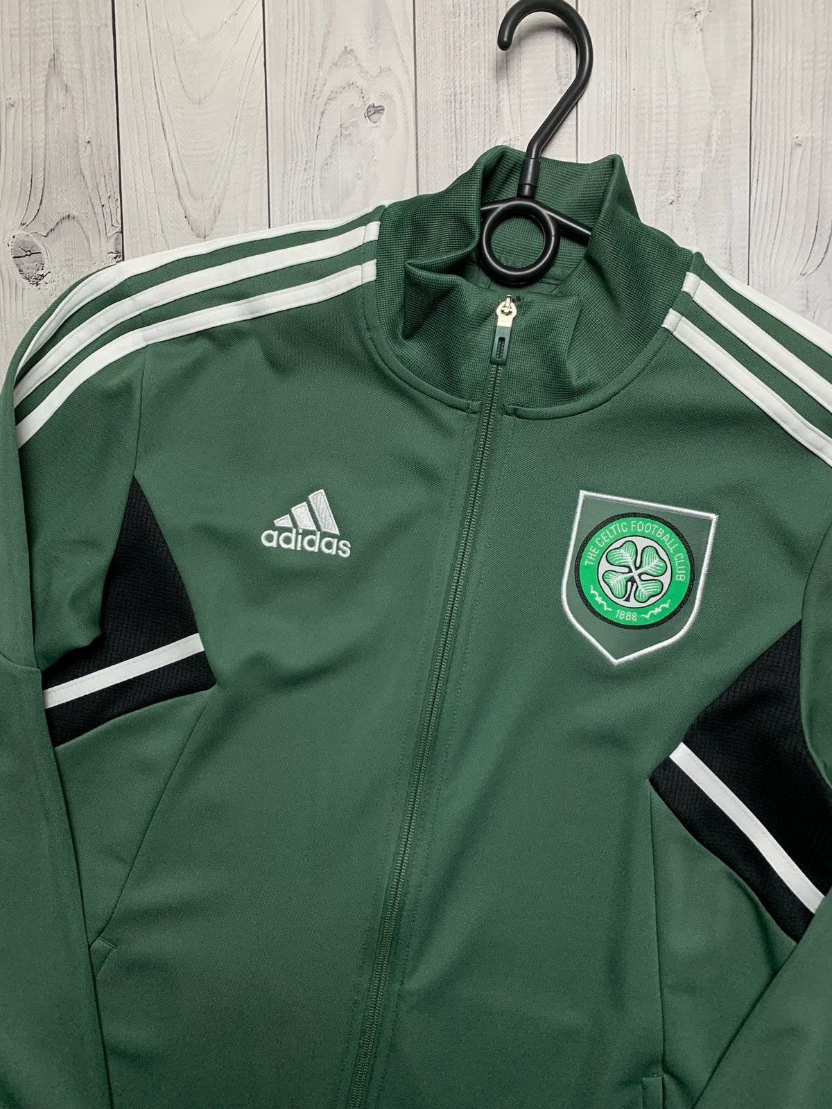 Adidas × Vintage Adidas Celtic green soccer jacket size M striped Size US M / EU 48-50 / 2 - 2 Thumbnail