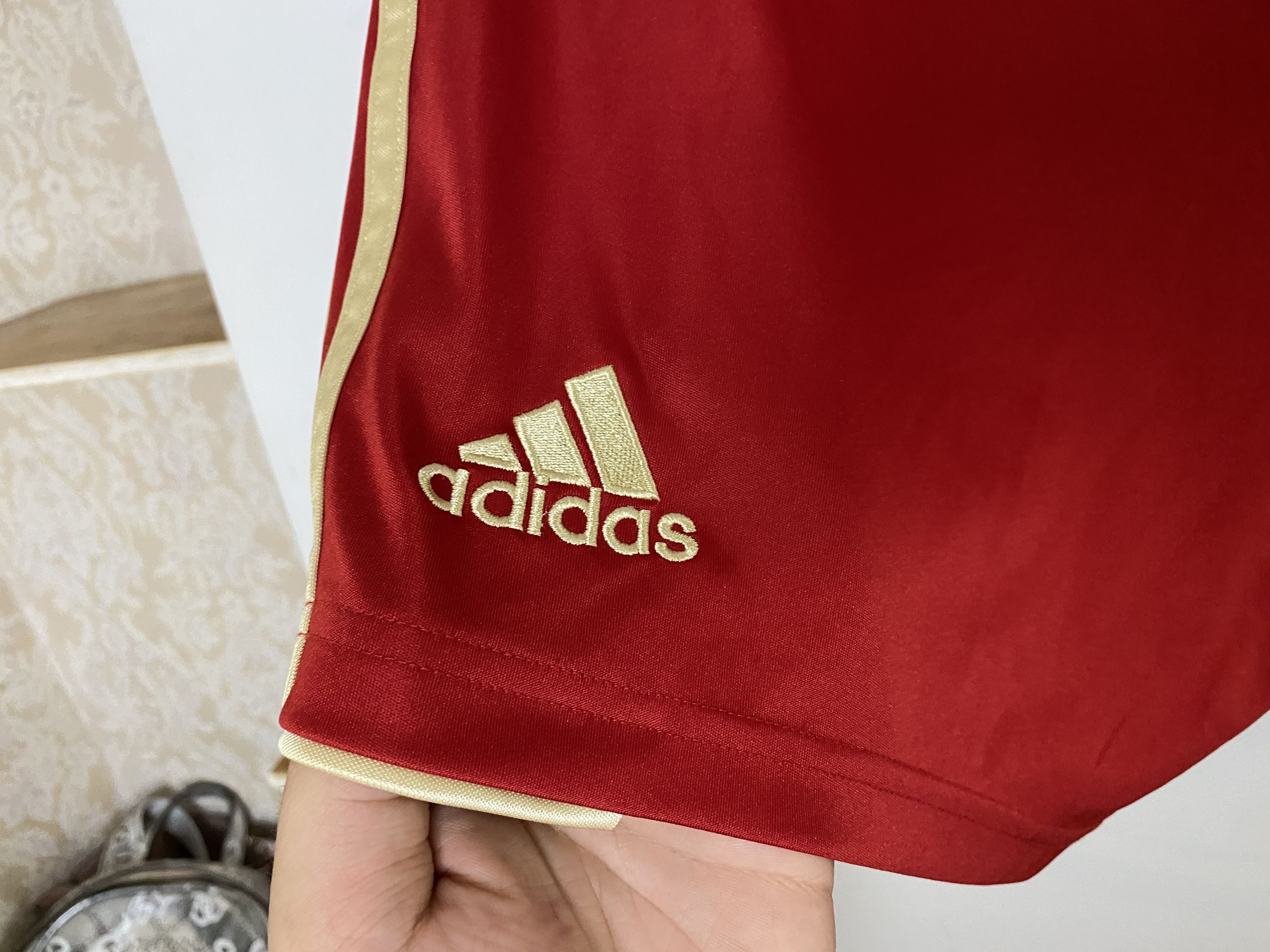 Adidas BAYERN MUNCHEN 2012 2013 HOME FOOTBALL SOCCER SHORTS Size US 32 / EU 48 - 3 Thumbnail