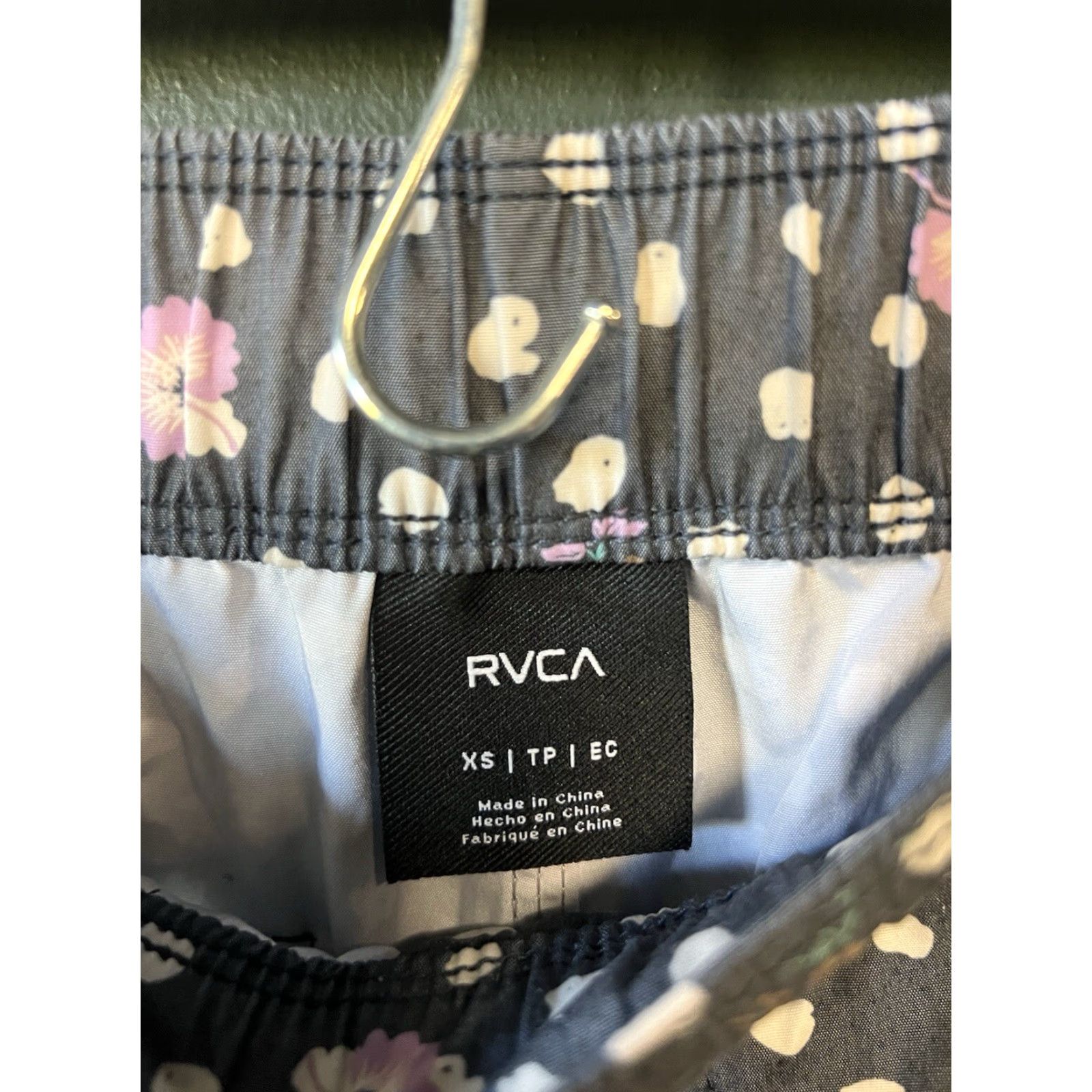 RVCA VINTAGE RVCA Mens Black Floral Pattern Board Shorts XS Size US 27 - 2 Thumbnail