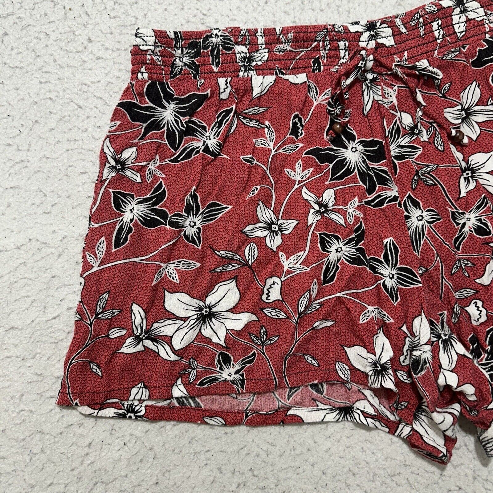 Apt. 9 Apt. 9 Large Floral Pink Black Elastic Waist Shorts Size 34" / US 12 / IT 48 - 4 Thumbnail