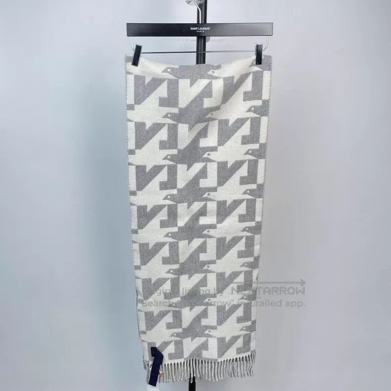 Louis Vuitton Louis Vuitton Houndstooth grey and white fringed large log Size ONE SIZE - 2 Thumbnail