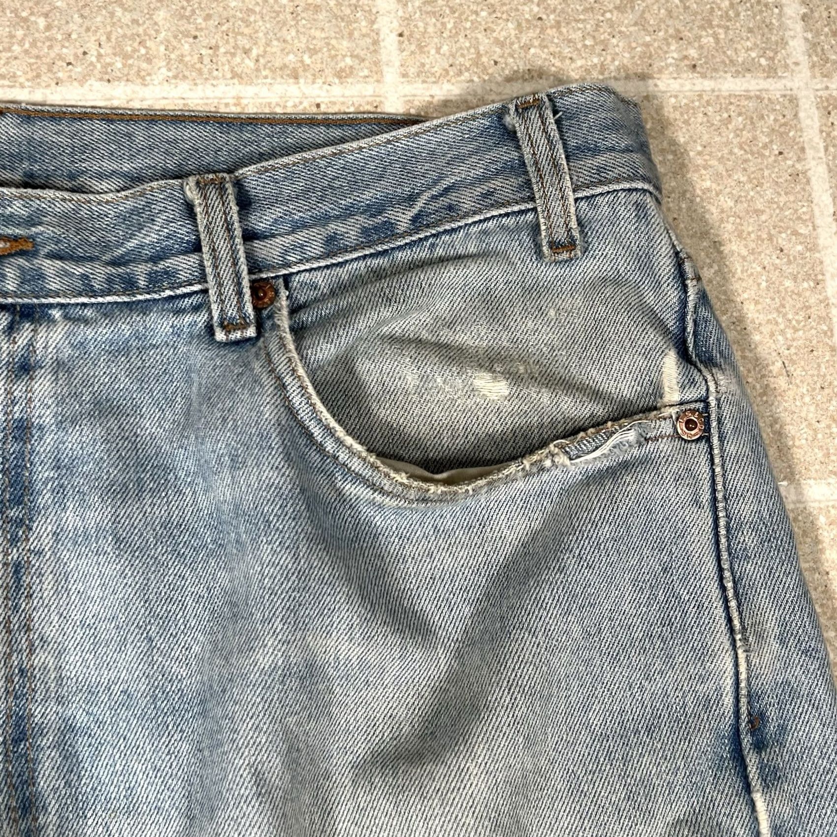 Levi's VINTAGE Levi's 505 Jeans Blue Denim Light Distressed 36x30 Straight Men Size US 36 / EU 52 - 3 Thumbnail