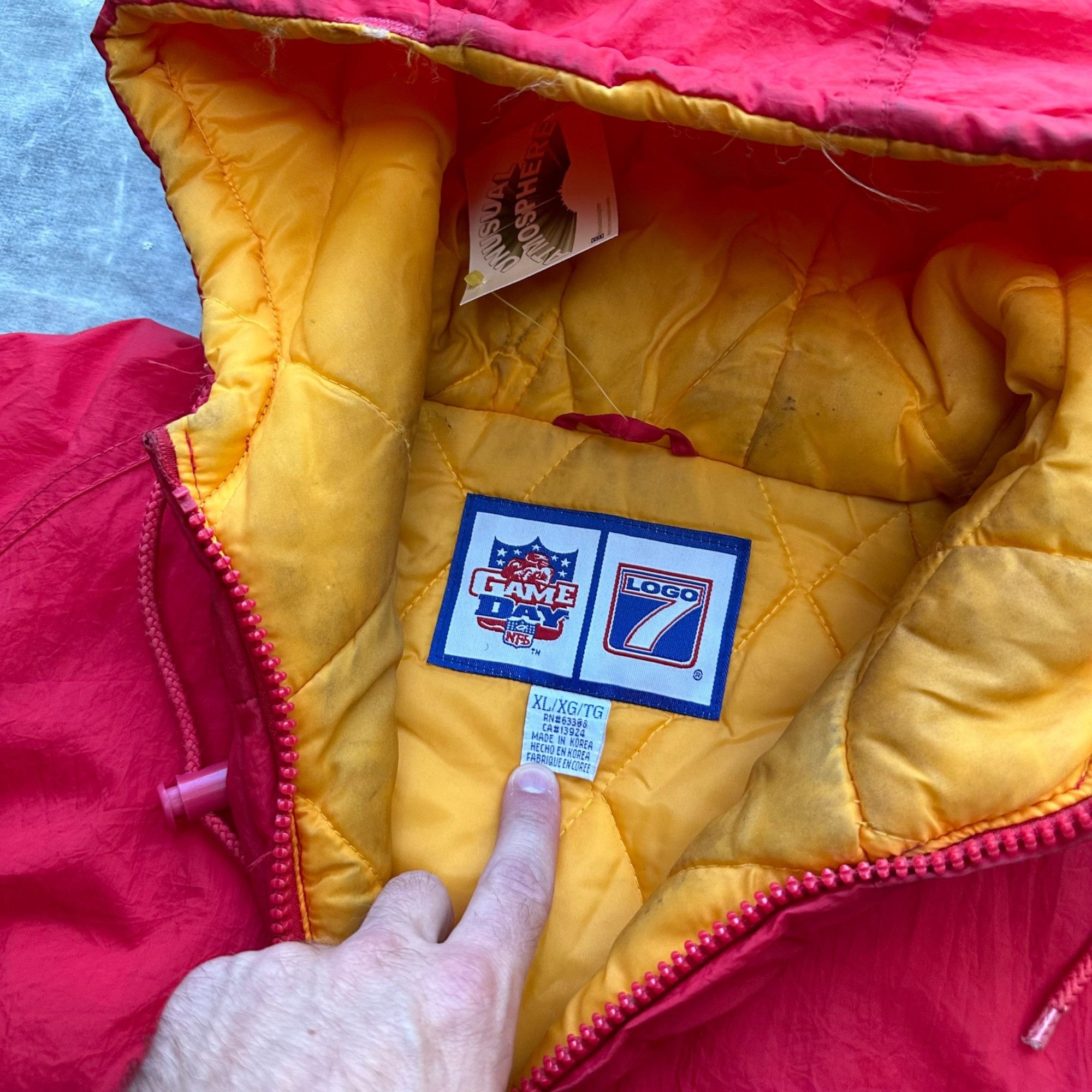 Logo 7 × NFL × Vintage Vintage 90s Logo Athletic Kansas City Chiefs NFL Puffer Jack Size US XL / EU 56 / 4 - 3 Thumbnail