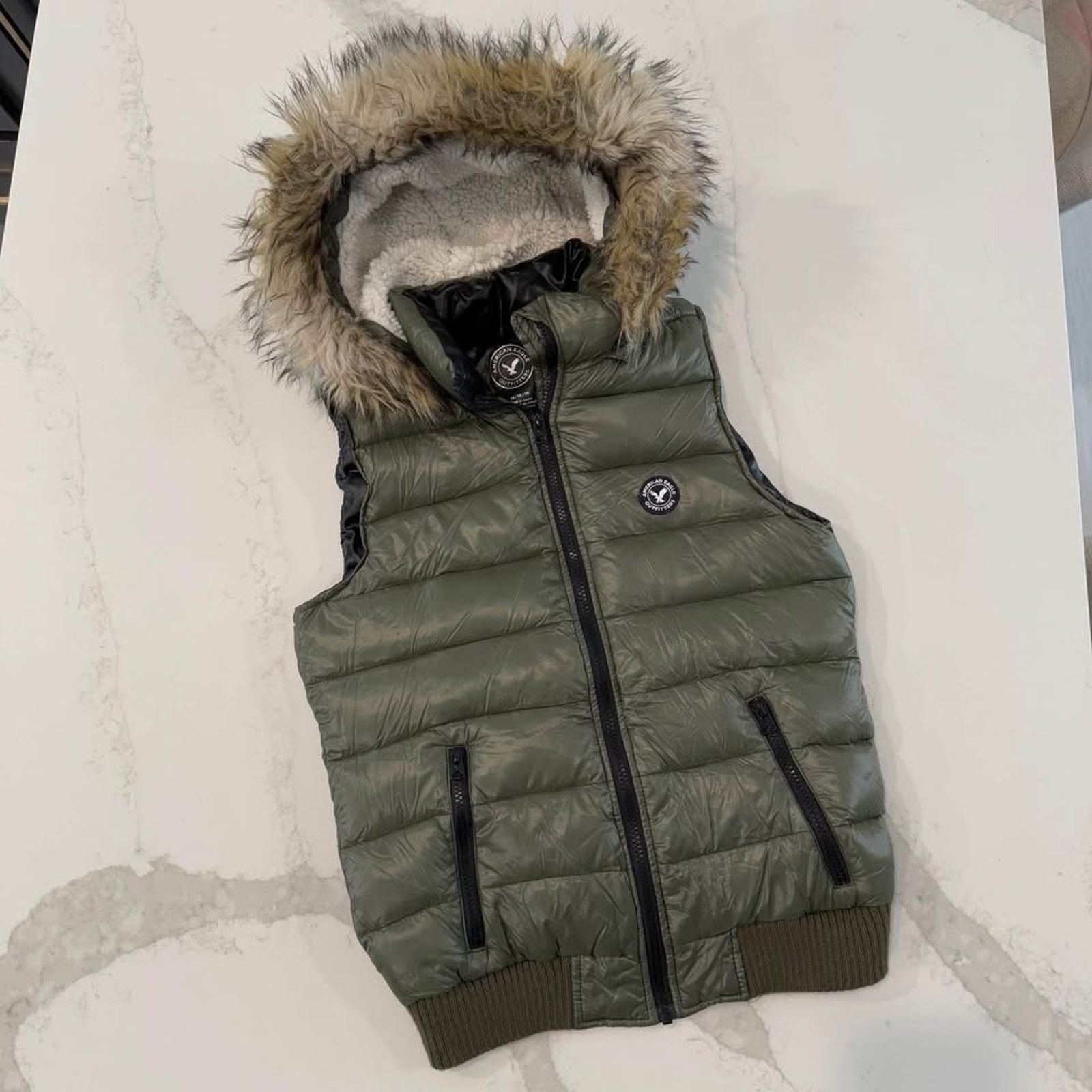 American Eagle Outfitters American Eagle Down Puffer Vest Faux Fur Women's Medium Size M / US 6-8 / IT 42-44 - 1 Thumbnail
