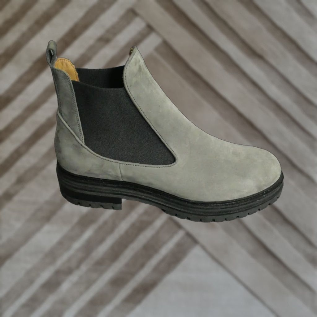 Vintage M Gemi Chelsea Boots Mens GREY Suede Leather 9/42 Chelsea Boot Casual Size US 9 / EU 42 - 1 Thumbnail
