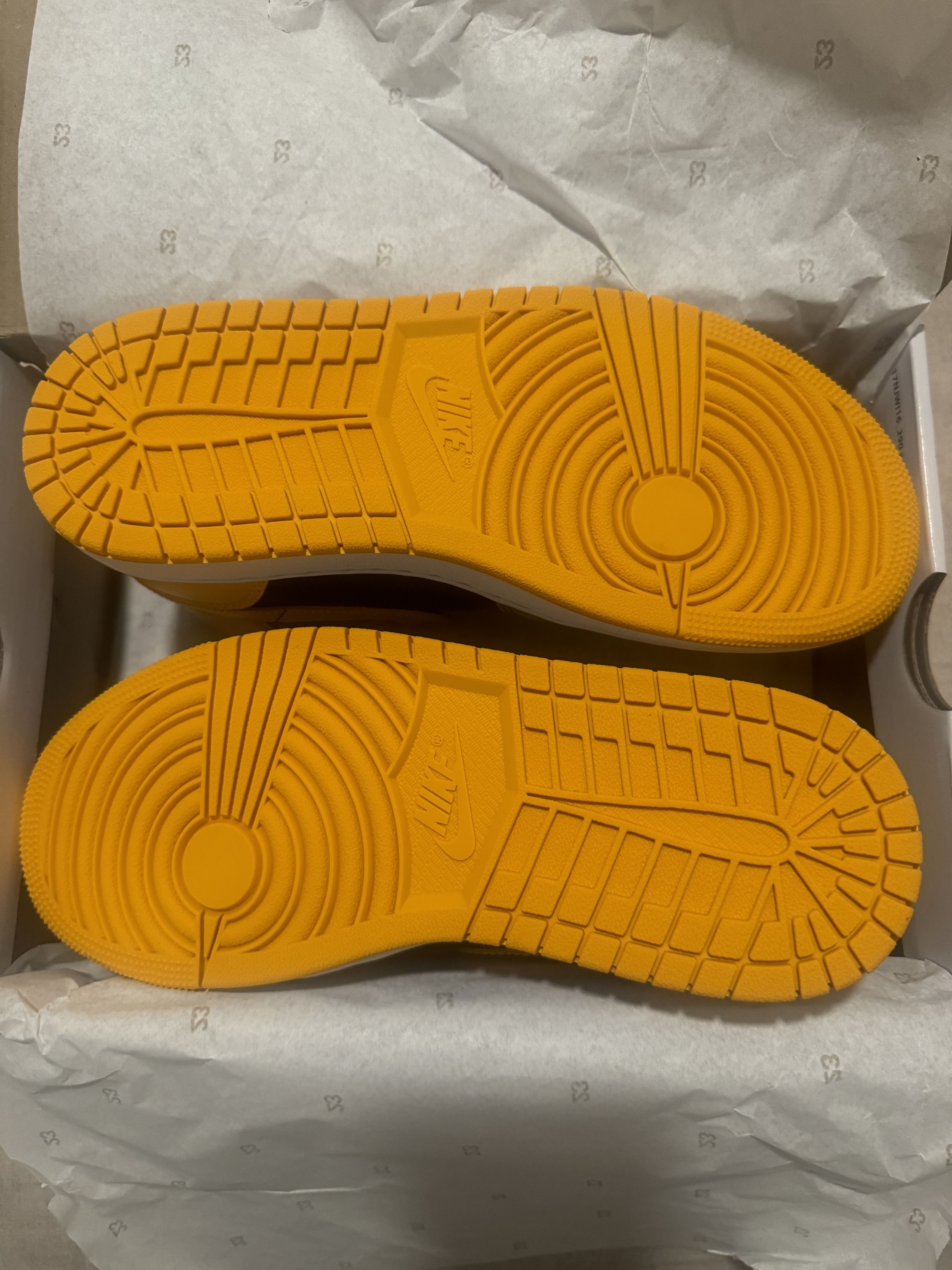 Jordan Brand × Nike NIB Women’s Air Jordan 1 Mid Chutney Size US 7.5 / IT 37.5 - 2 Thumbnail