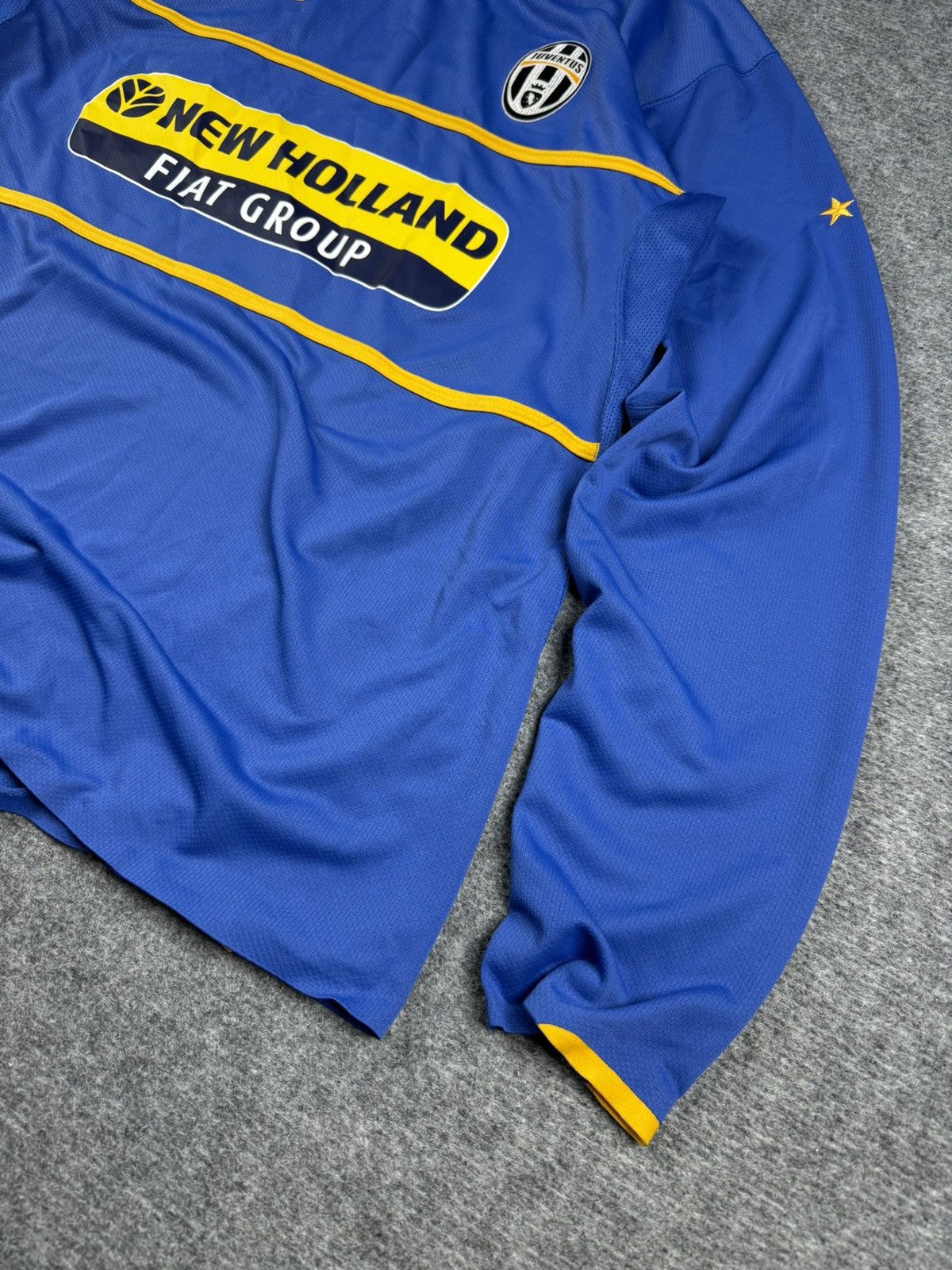Vintage Vintage Juventus 2008 2009 away longsleeve jersey COSENTINI Size US L / EU 52-54 / 3 - 2 Thumbnail