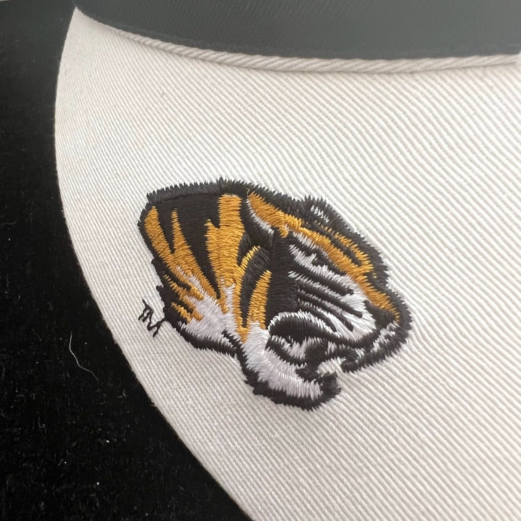 Vintage University of Missouri Tigers Baseball Russell Visor One Size White Mens Size ONE SIZE - 2 Thumbnail