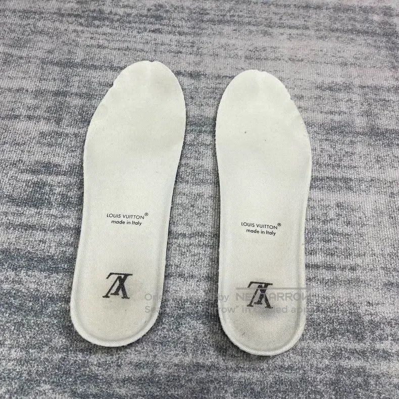 Louis Vuitton Louis Vuitton New white and blue checkerboard shoes Size US 7 / EU 40 - 7 Thumbnail